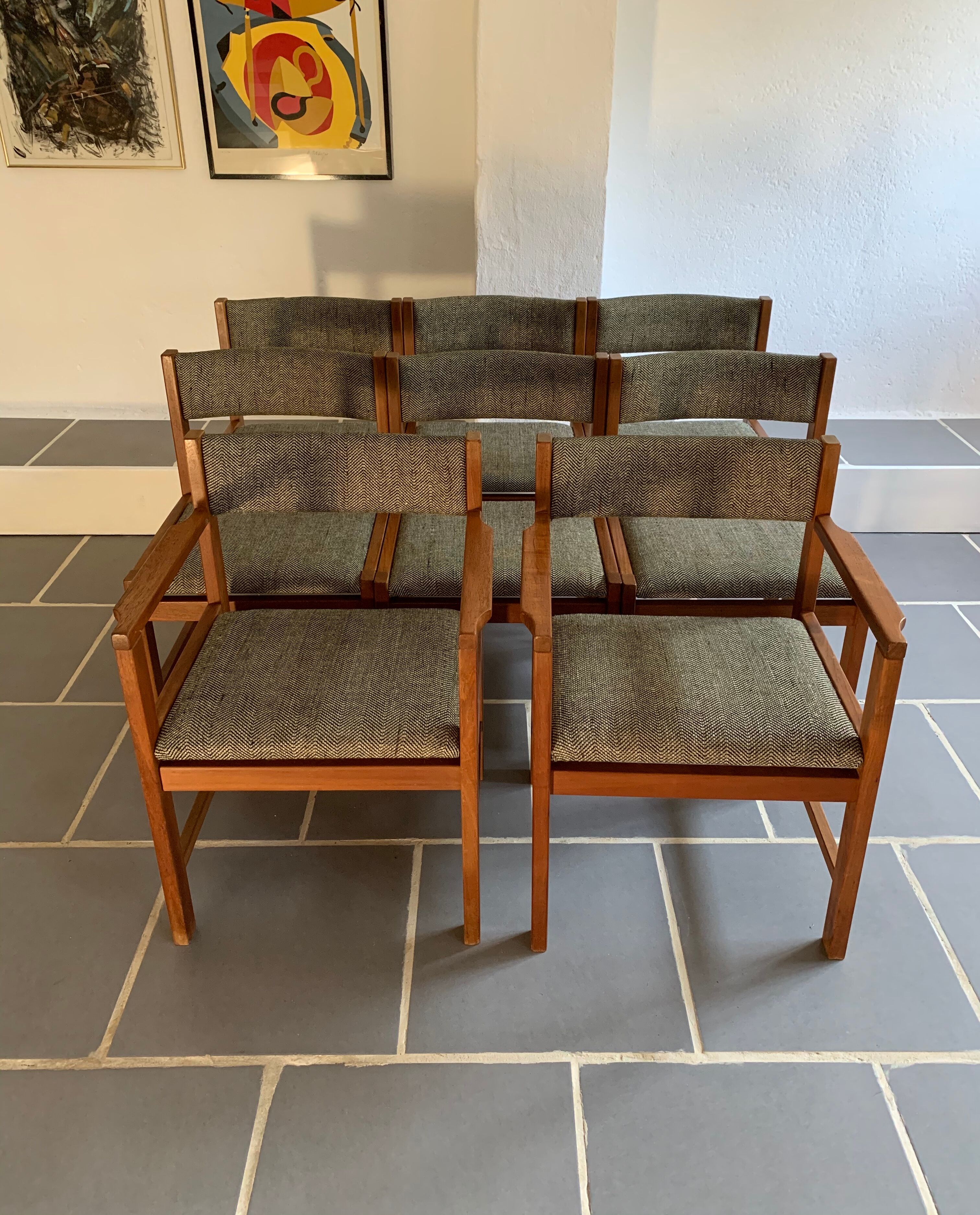 Set 6 chairs and 2 vintage Scandinavian teak and tweed chairs
