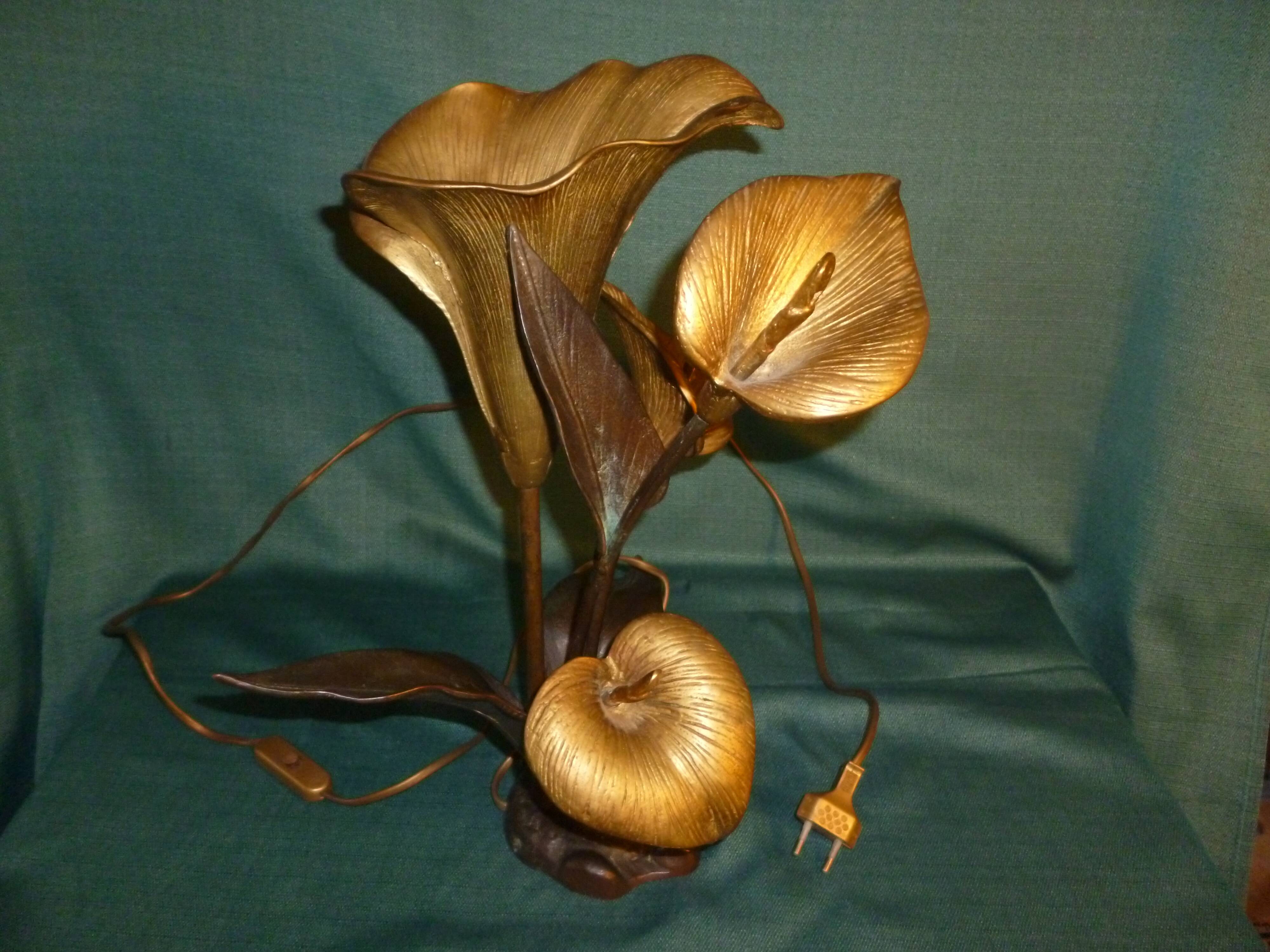 Bronze lamp with arum flowers