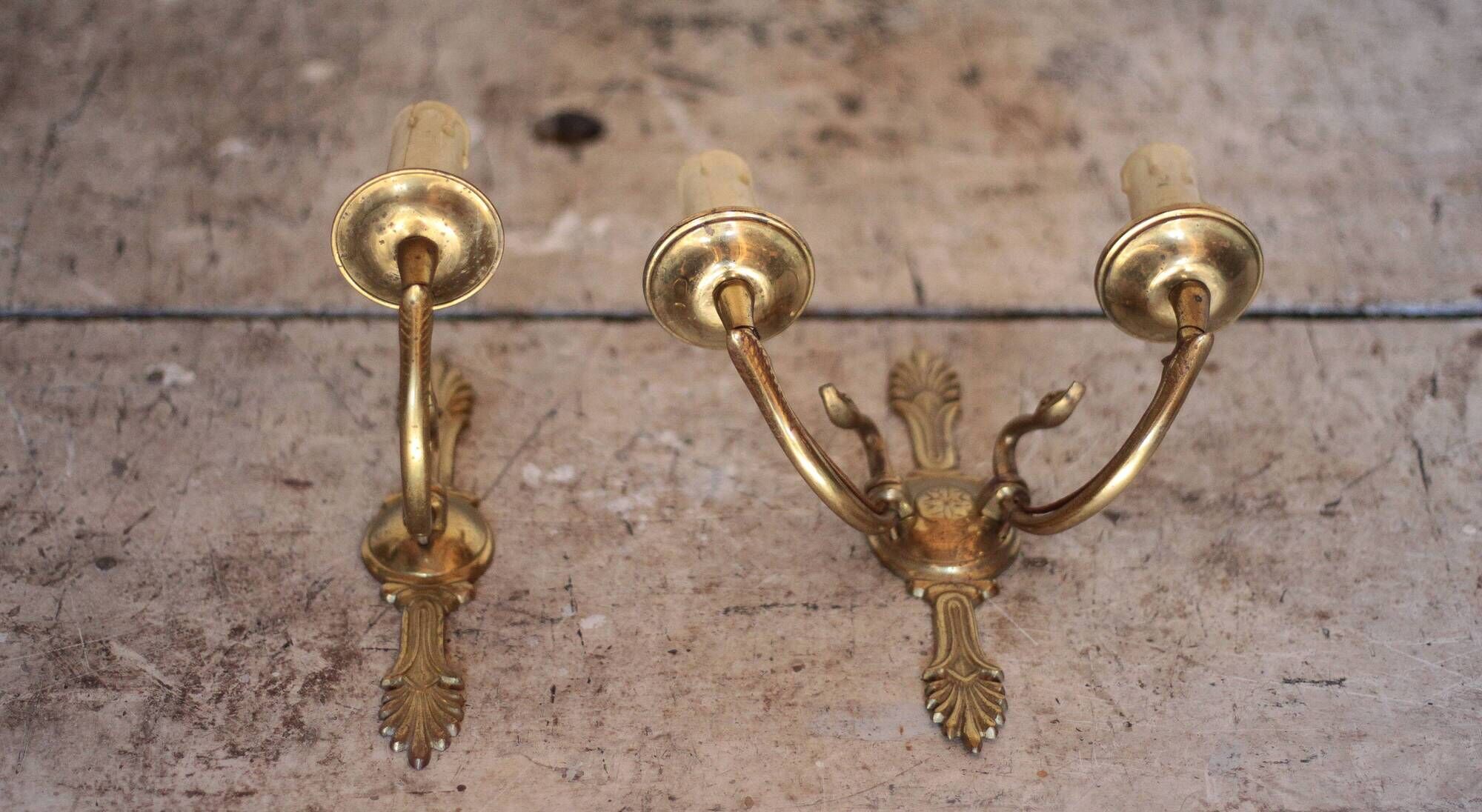 Pair of Empire style bronze wall lights, bronze wall light with palmette and swan neck.