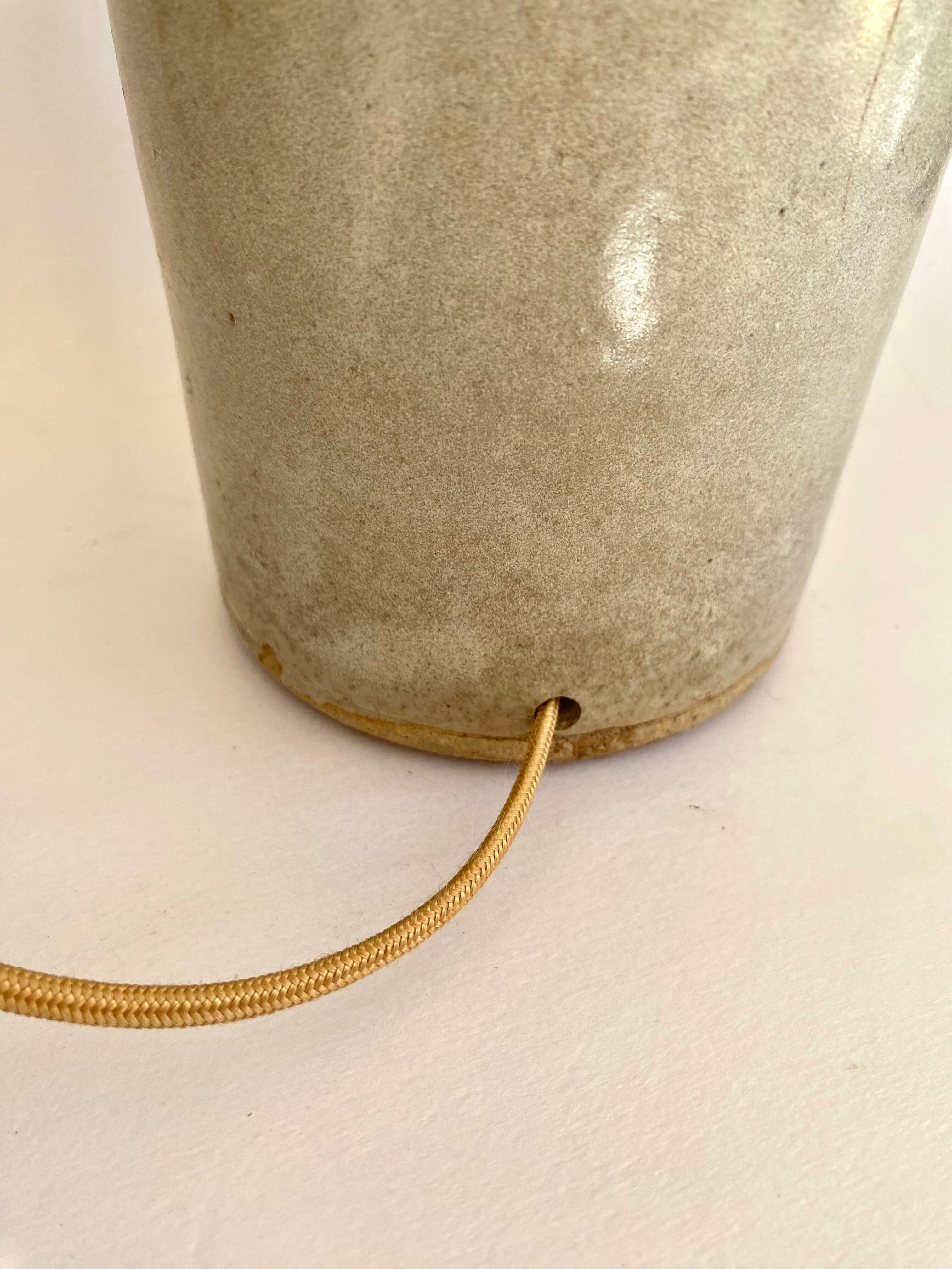 Ceramic lamp stand, fabric cable