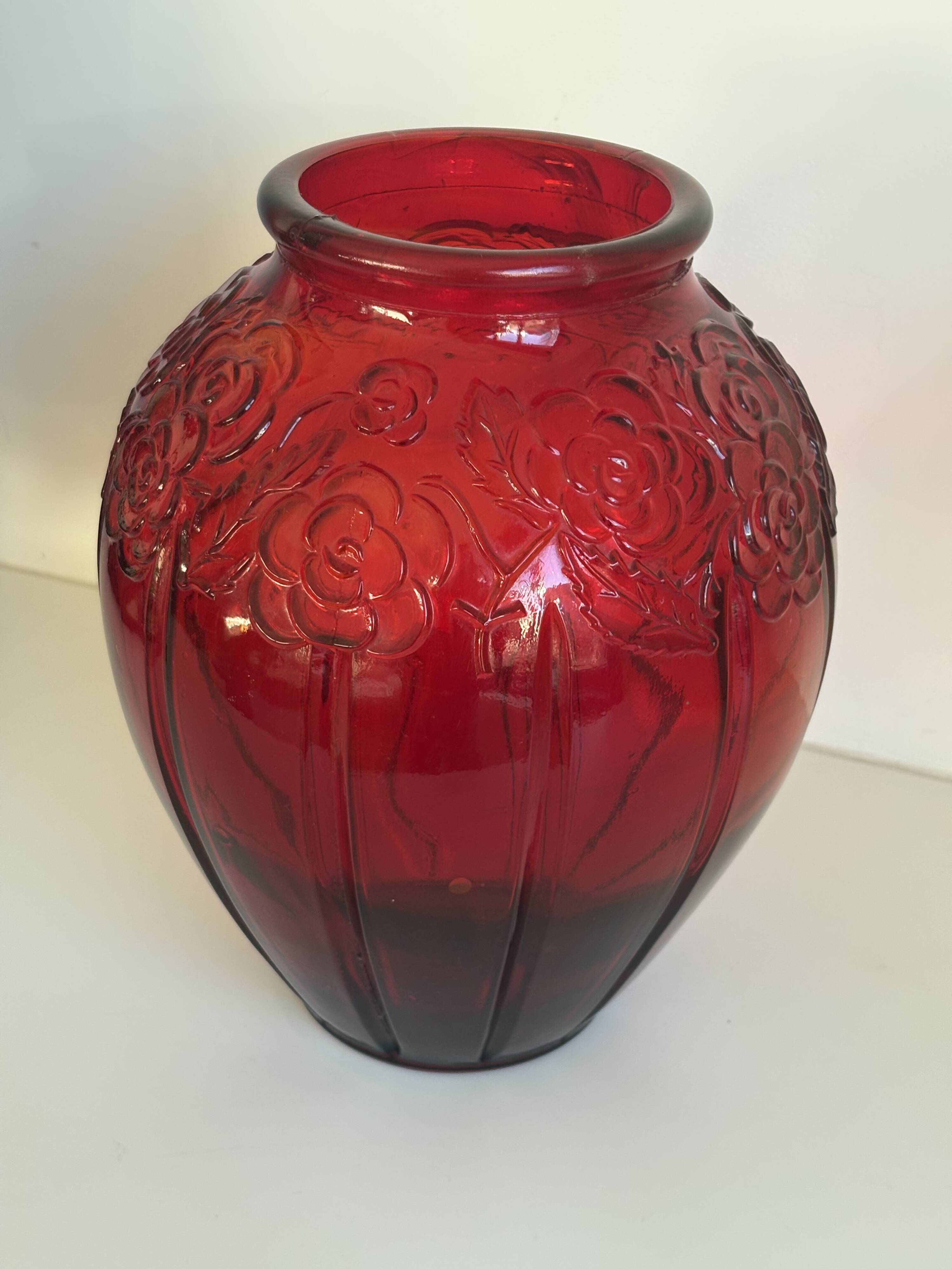 Large volute vase in pressed glass Art Deco