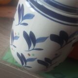 Lot decanter and cracked earthenware pot