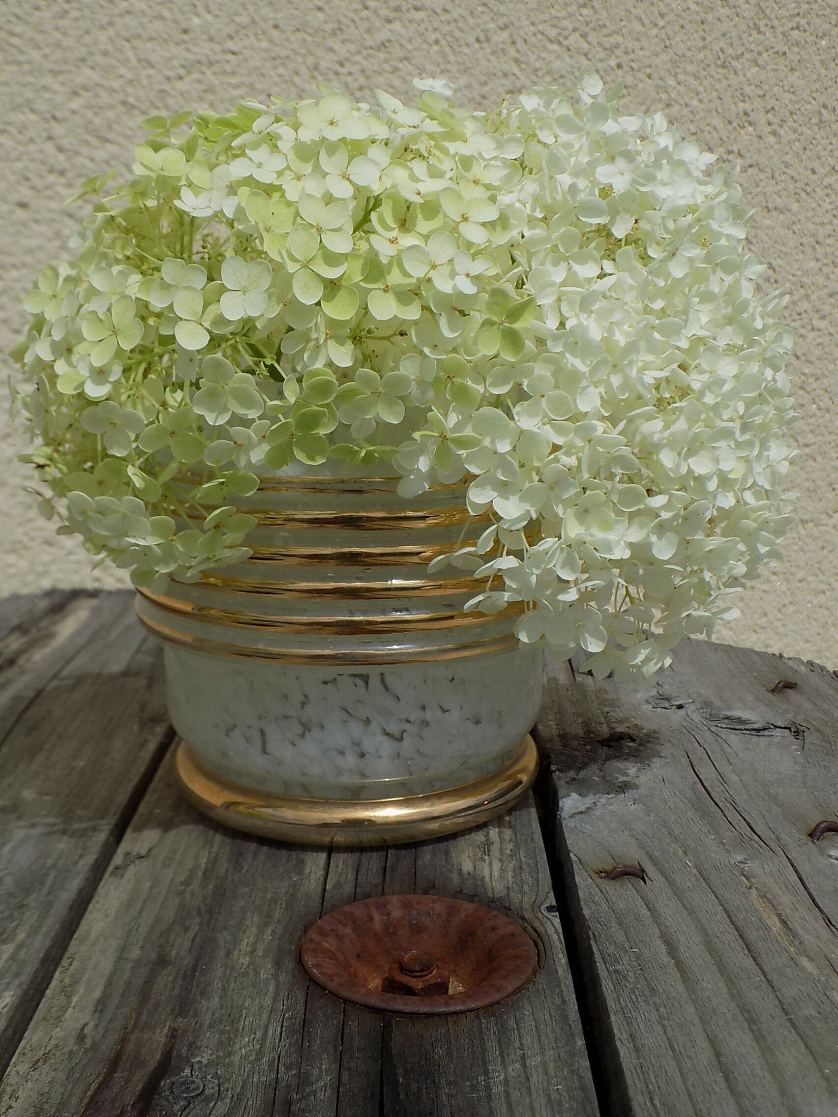 vase type art déco en verre moucheté blanc et doré