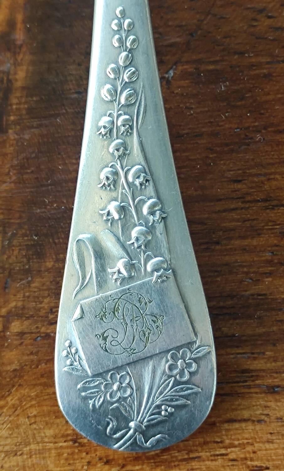 Old silver metal strawberry serving shovel spoon Ercuis goldsmith lily of the valley model