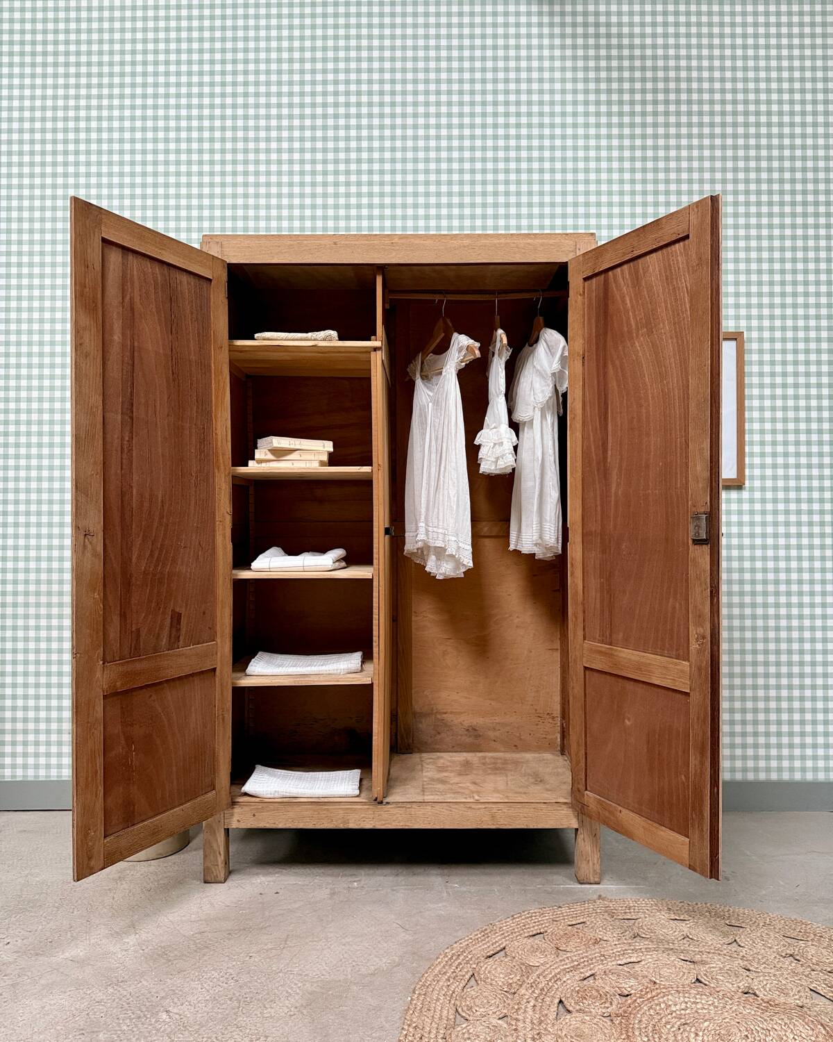 Parisian wardrobe with hanging space (renovated)