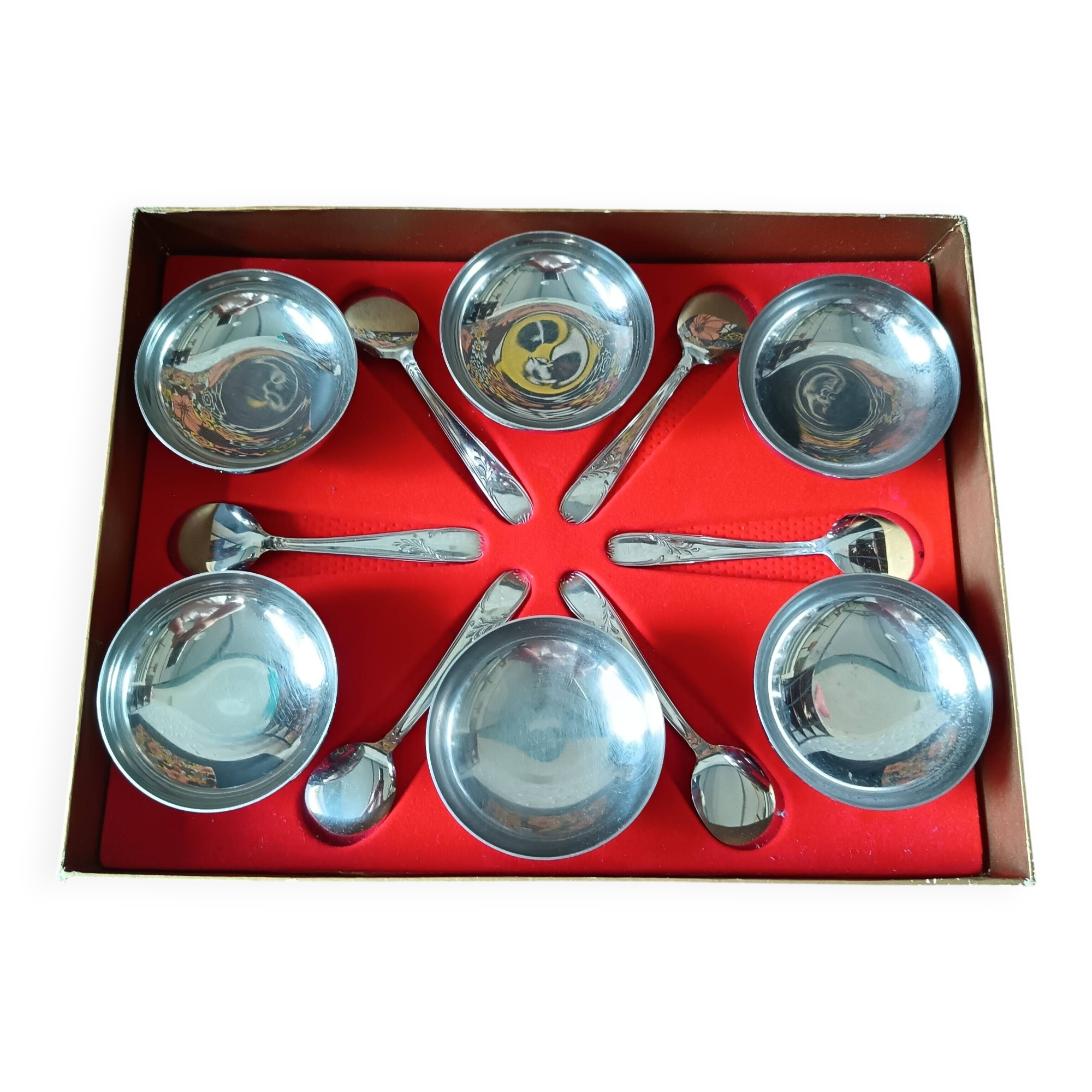 6 stainless steel ice cream cups and spoons, French, stainless steel bowl