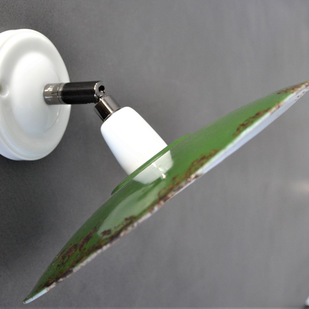 Articulated wall lamp in green enamel and white porcelain