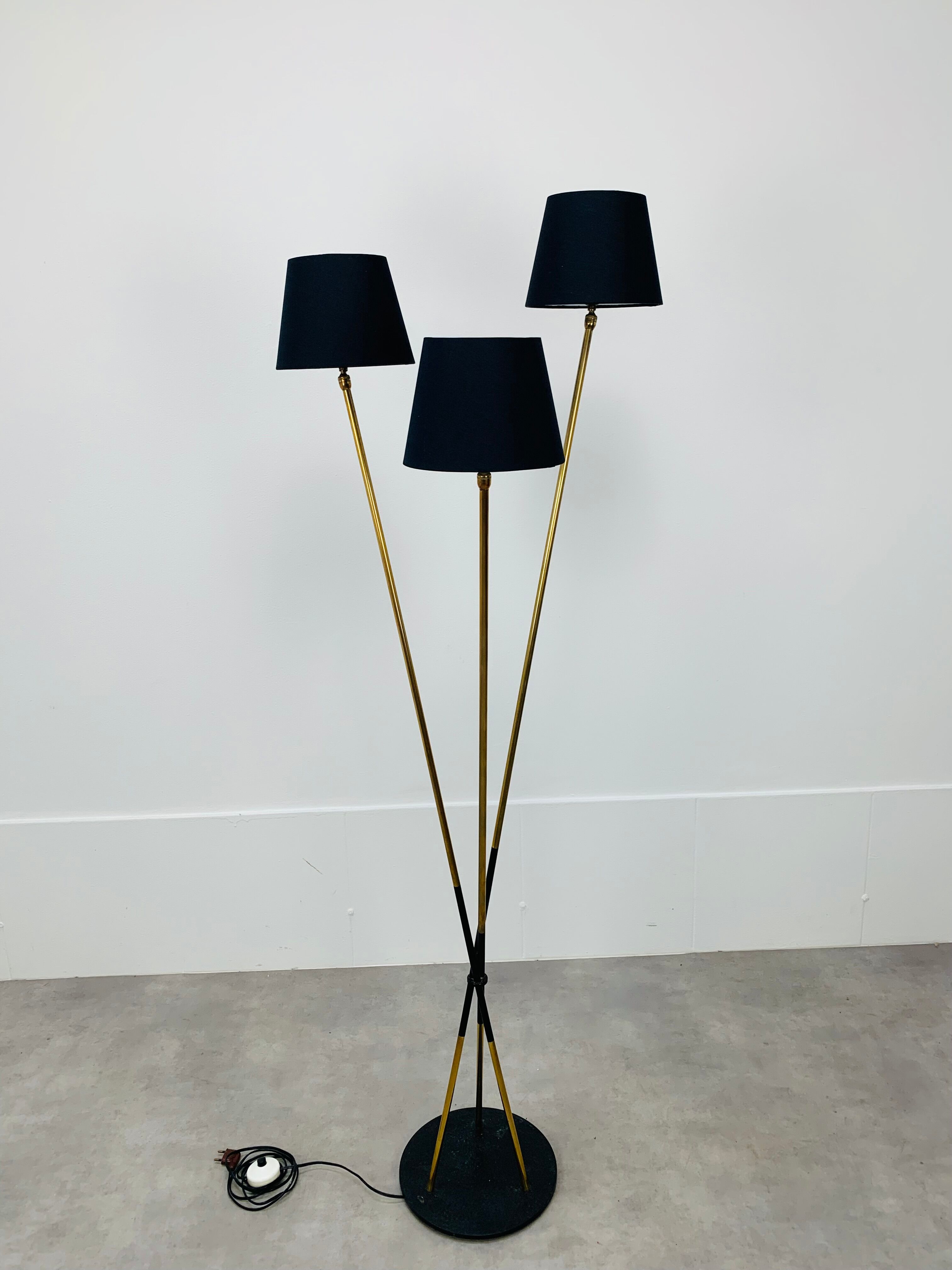Floor lamp 3 arms 50 years brass and black lacquer for house Arlus
