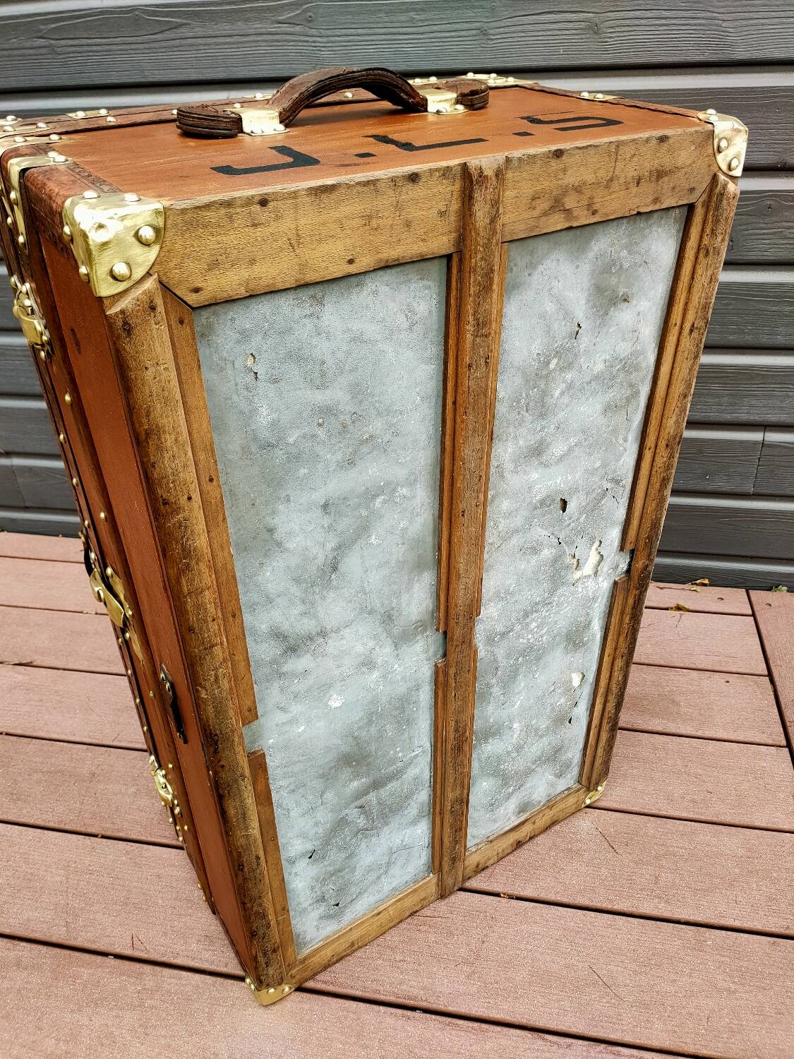 Old Fichet cabin trunk