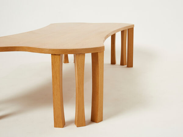 Table basse signé de Vincent Poujardieu forme libre en chêne 1992