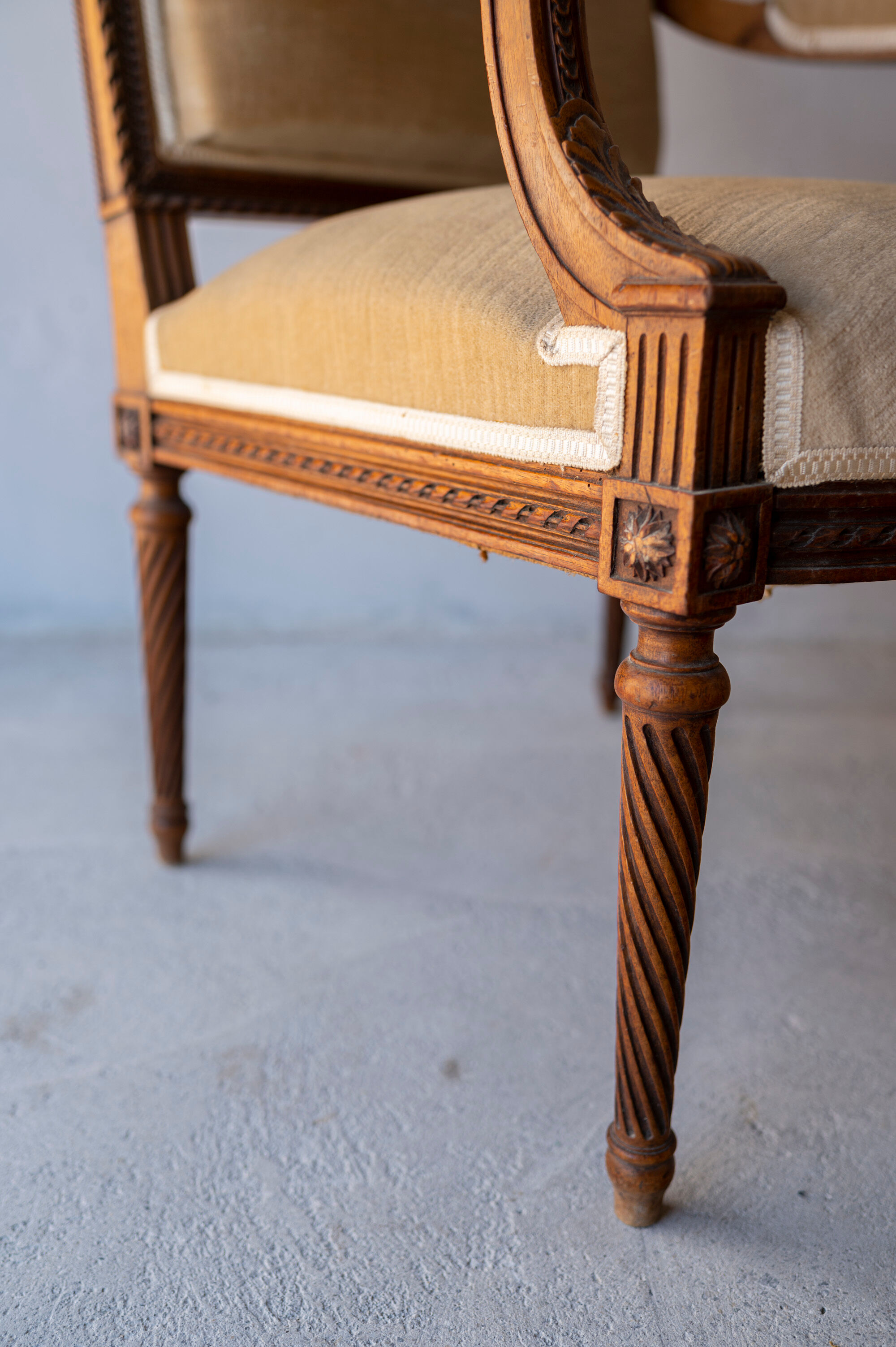 Antique armchair in solid wood