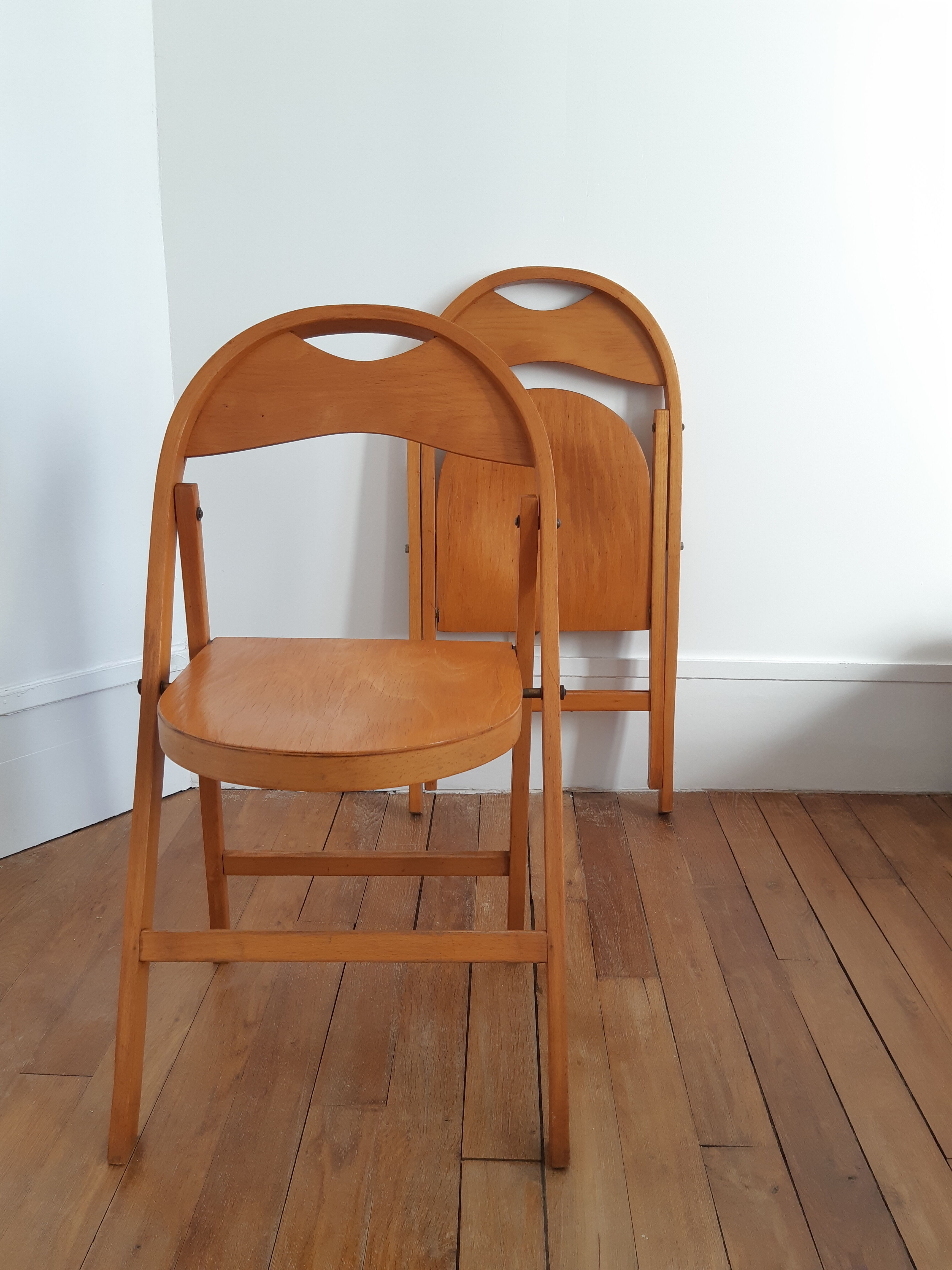 Lot of 2 folding chairs tunaet B751