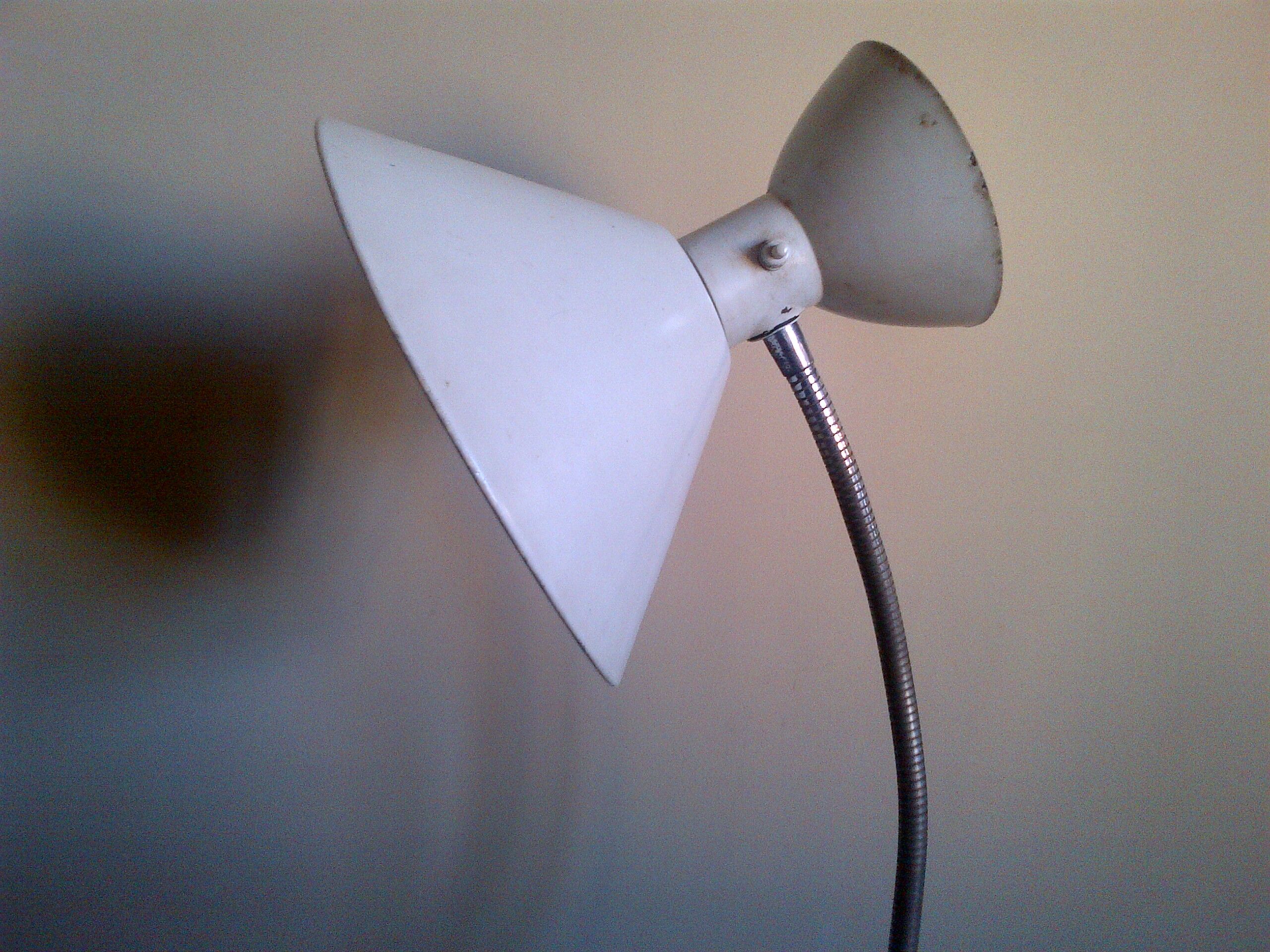 Lamppost casserole has double chalk white lacquered metal fire