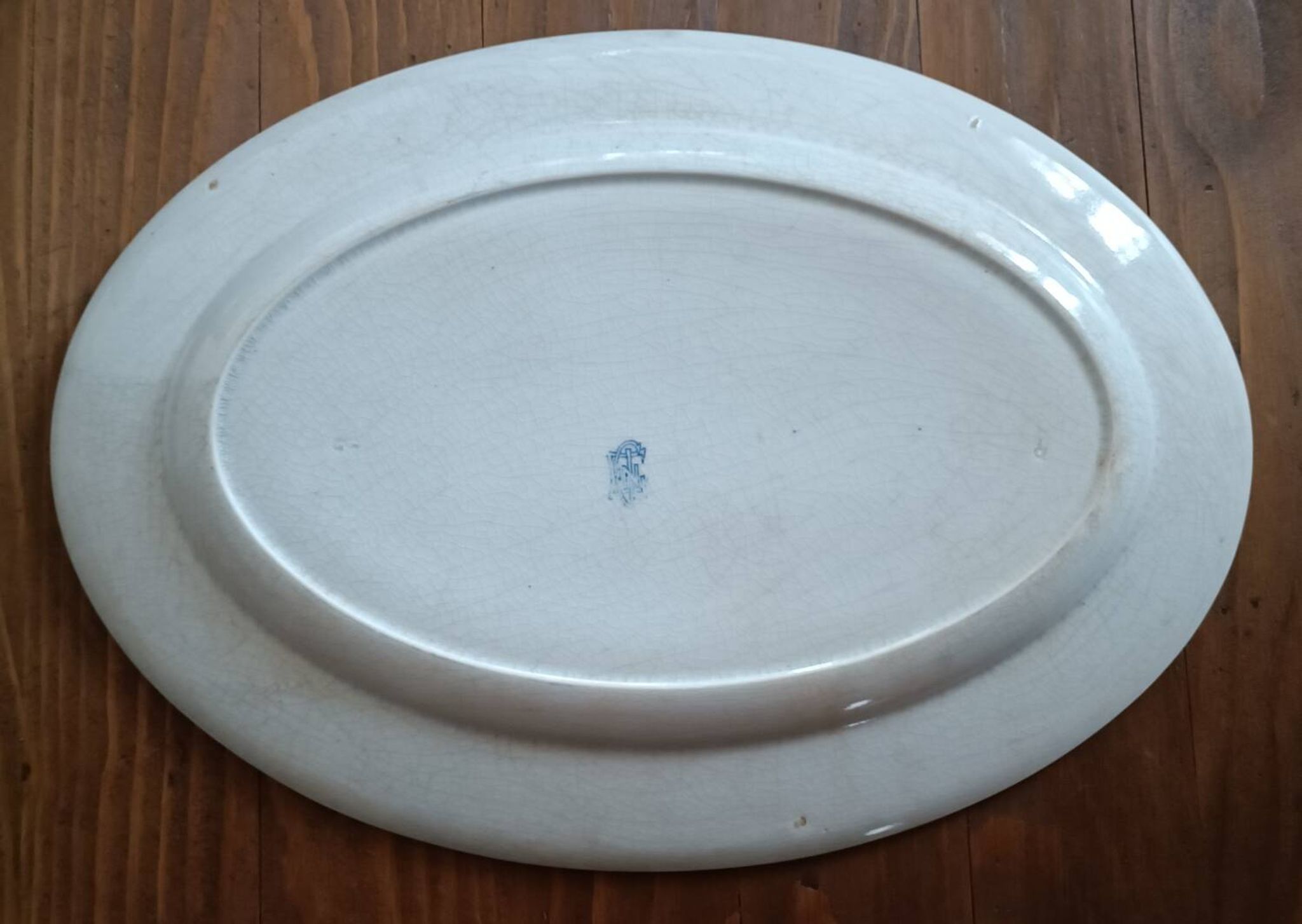 Plat ovale camaïeu de bleu en faïence de Gien