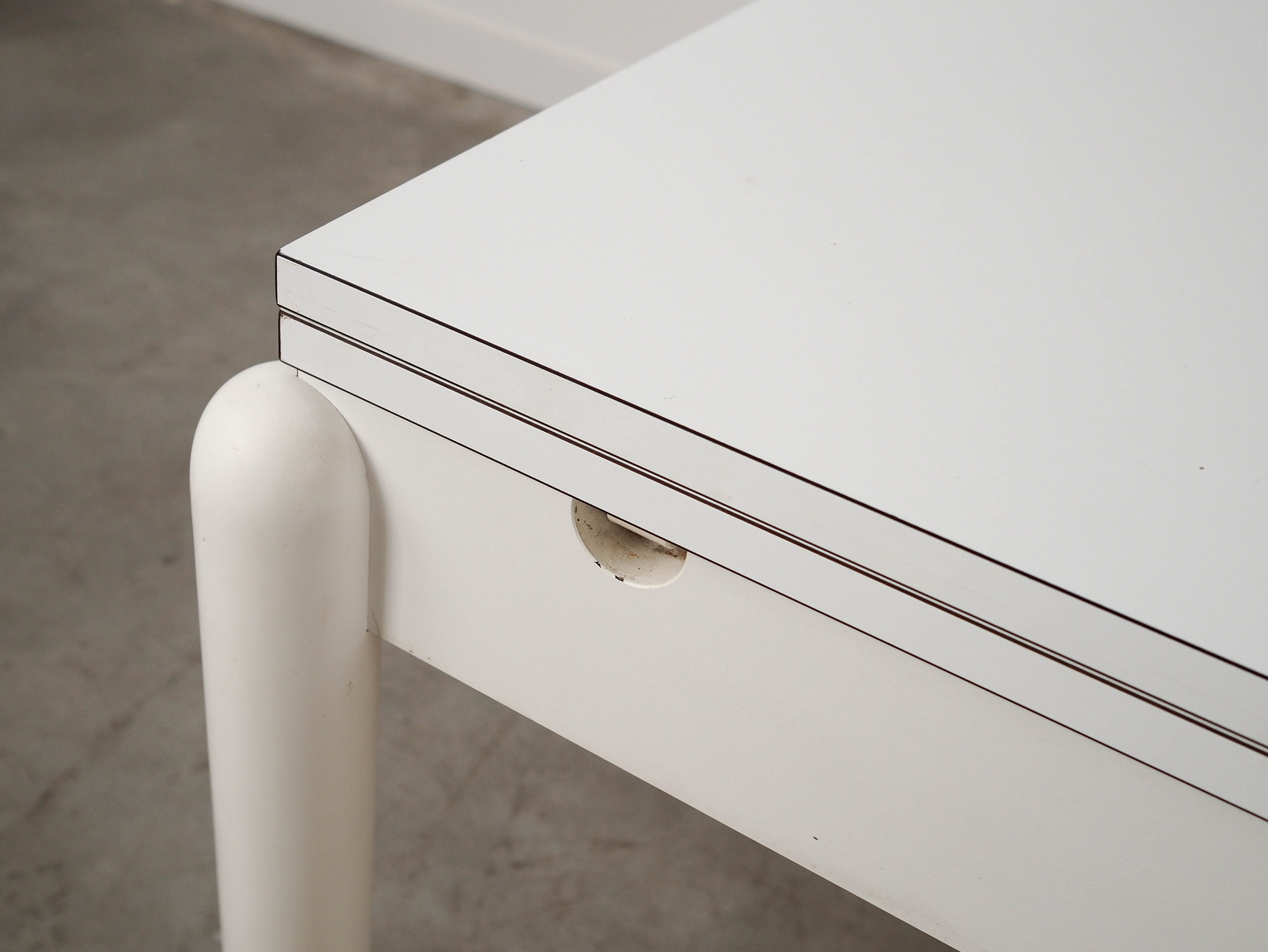 White extendable table, Italian design, 1980s, made in Italy