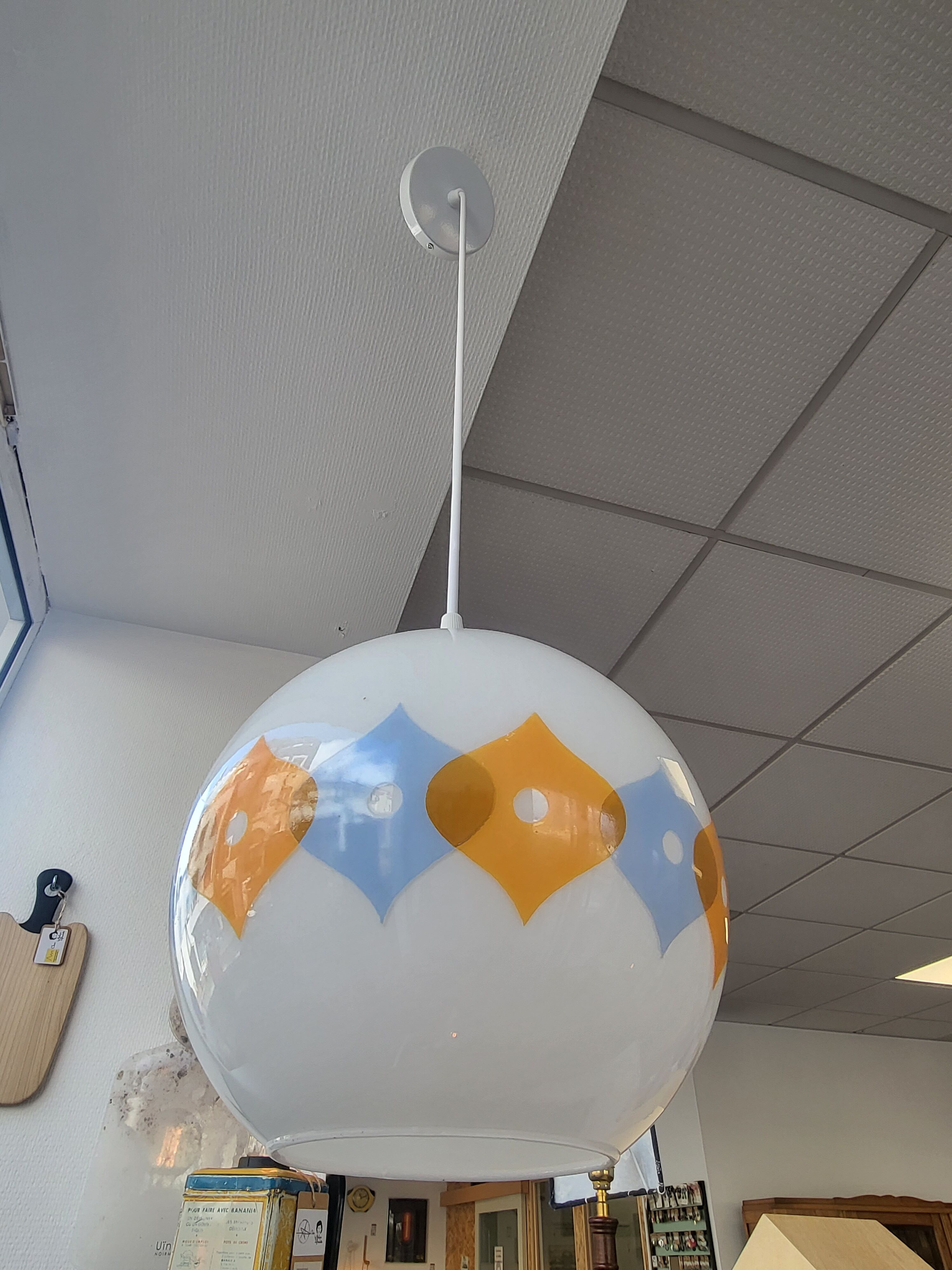 Suspension ball in opaline white geometric patterns orange and blue years 60/70
