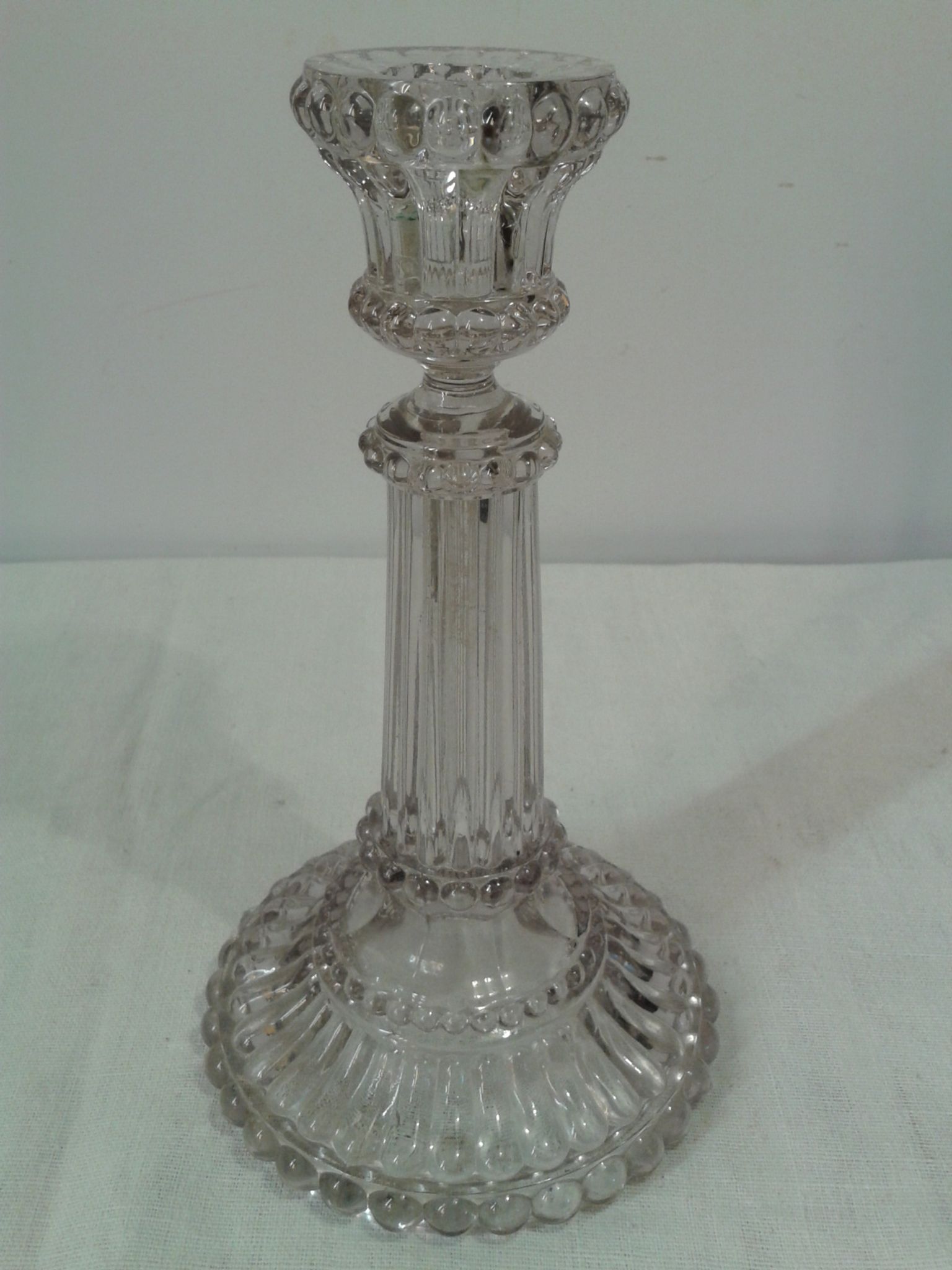 Bougeoir ancien en verre pressé-moulé fin  XIXe