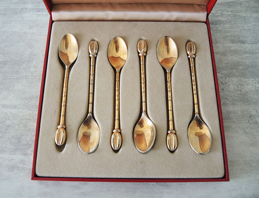 Coffret de 6 anciennes cuillères à café