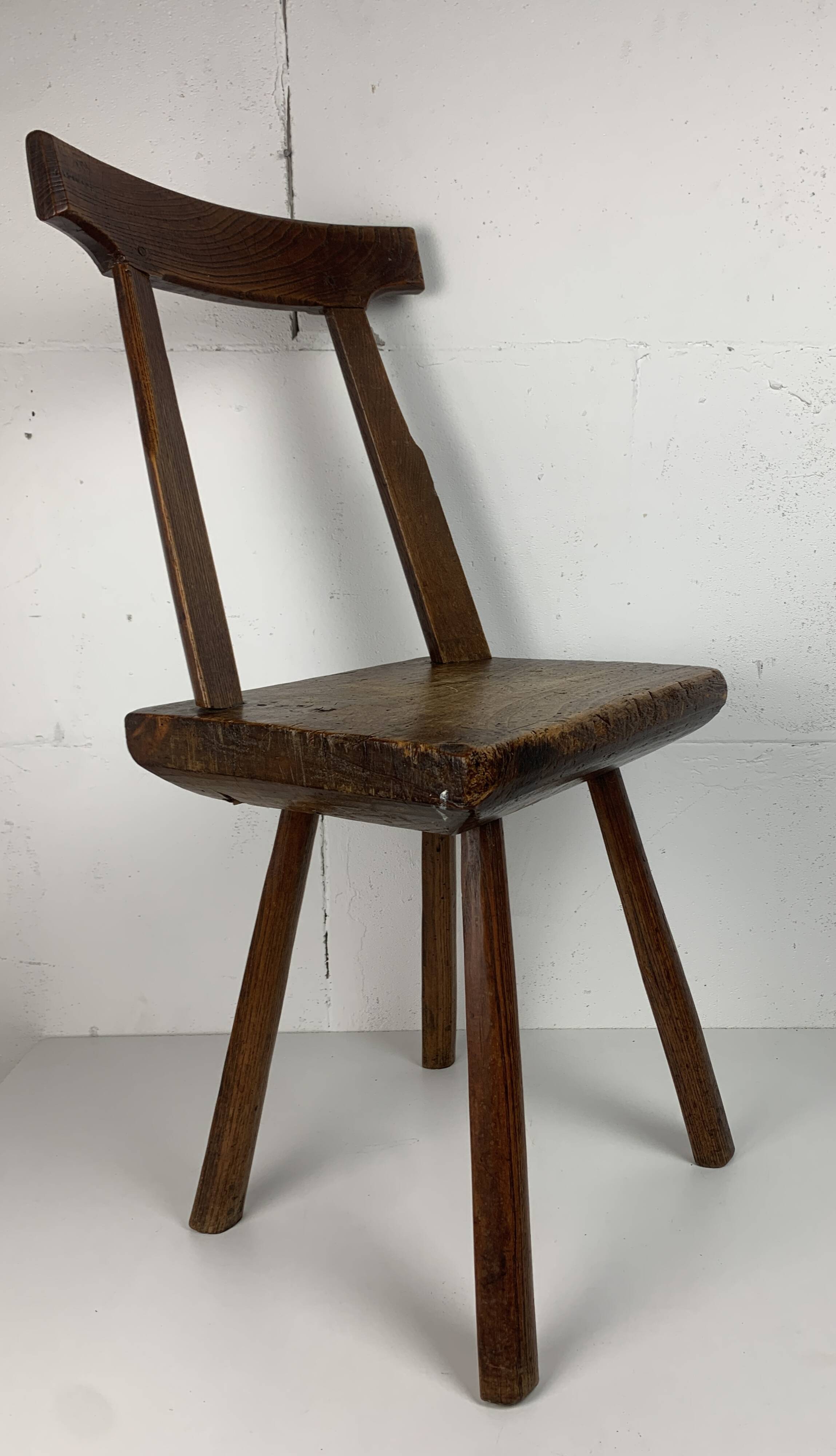 Chaise d'appoint brutaliste artisanale antique fabriquée à la main, style ferme néerlandais