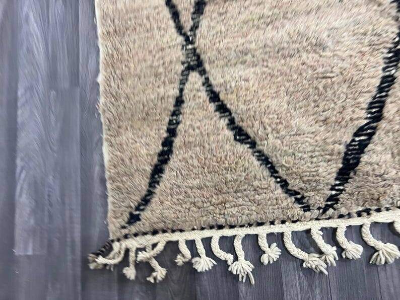 Moroccan wool rug 250cm x 150cm