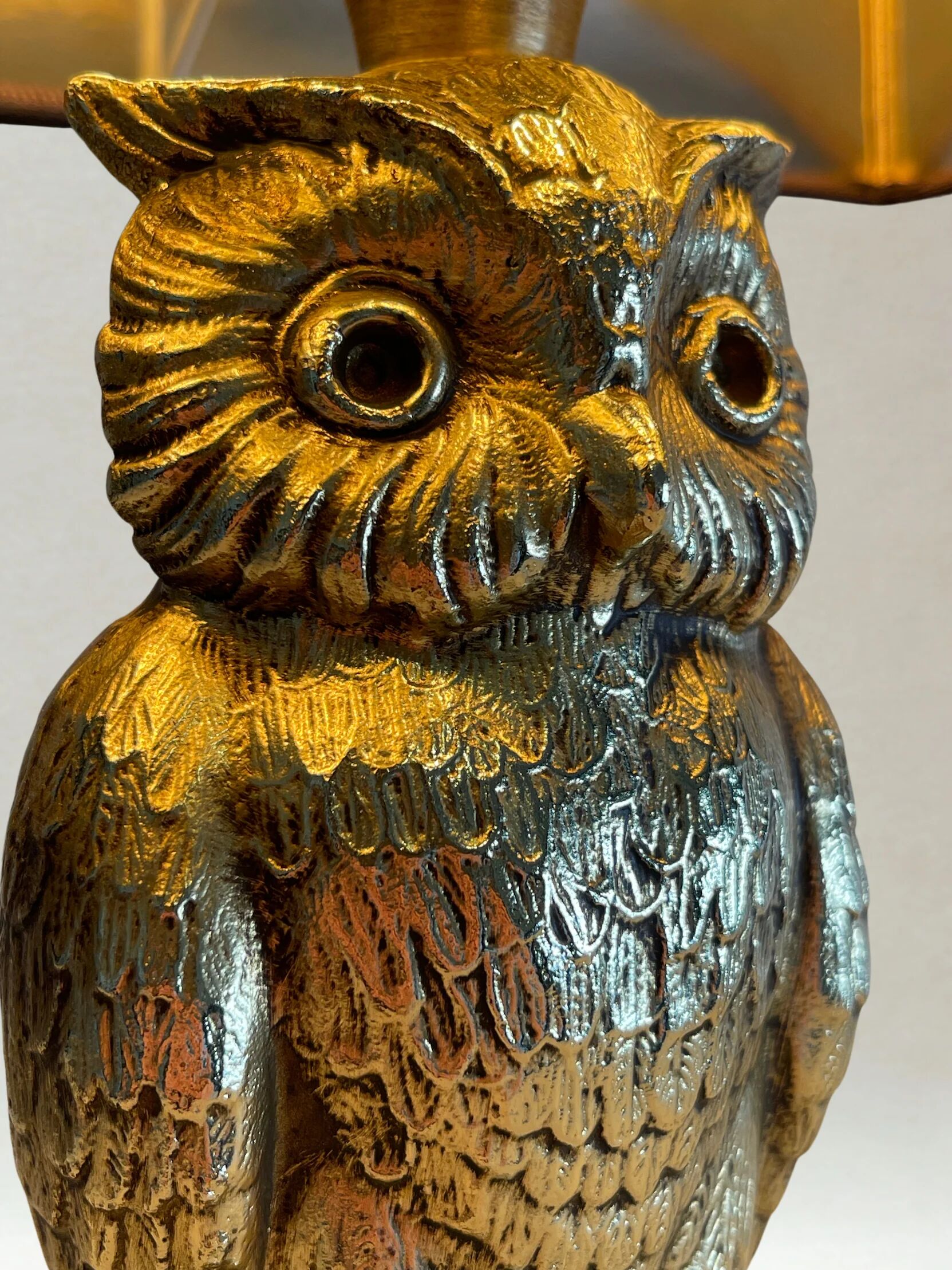 Vintage owl lamp in gold metal – Deknudt – Hollywood Regency style