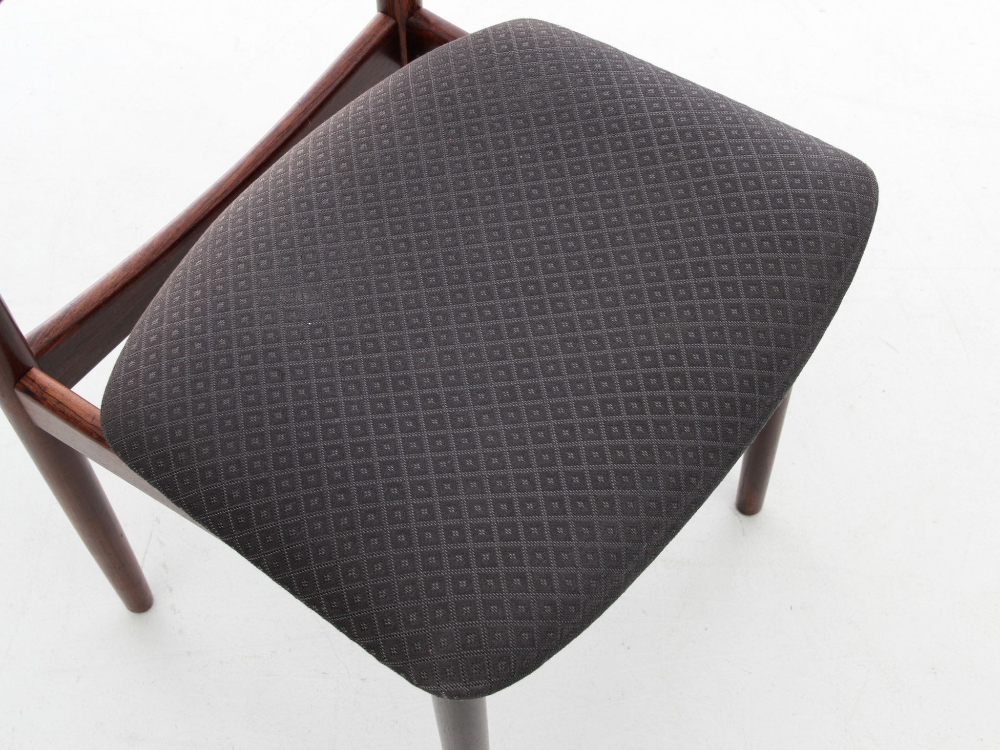 Suite de 4 chaises scandinaves en teck modèle 39