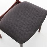Suite de 4 chaises scandinaves en teck modèle 39