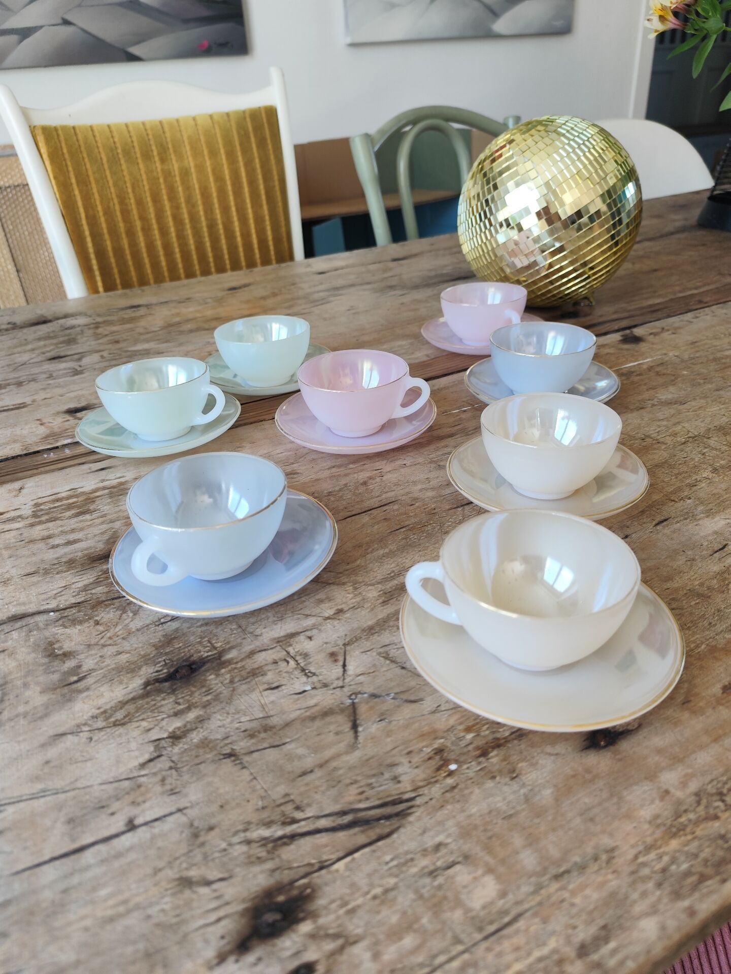 Arcopal service - 8 cups and saucers