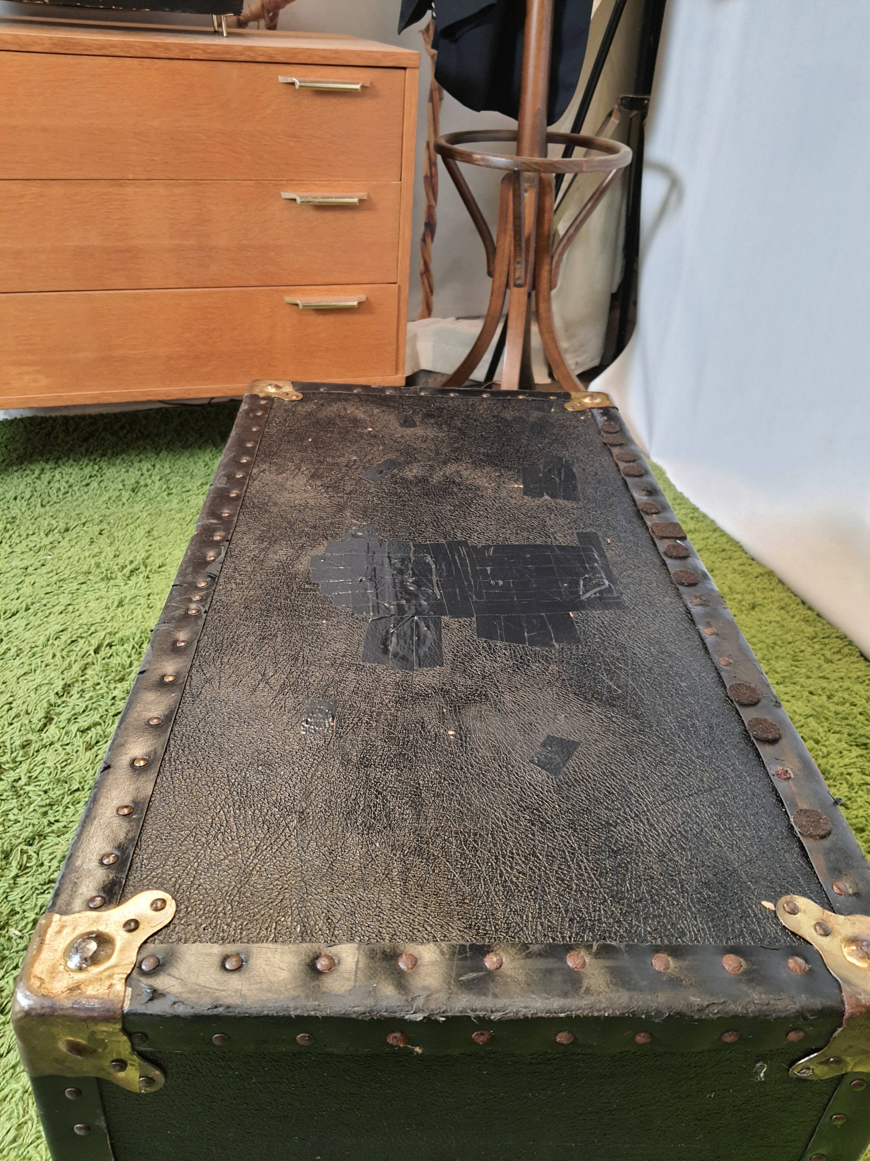 Old black black gold ironing