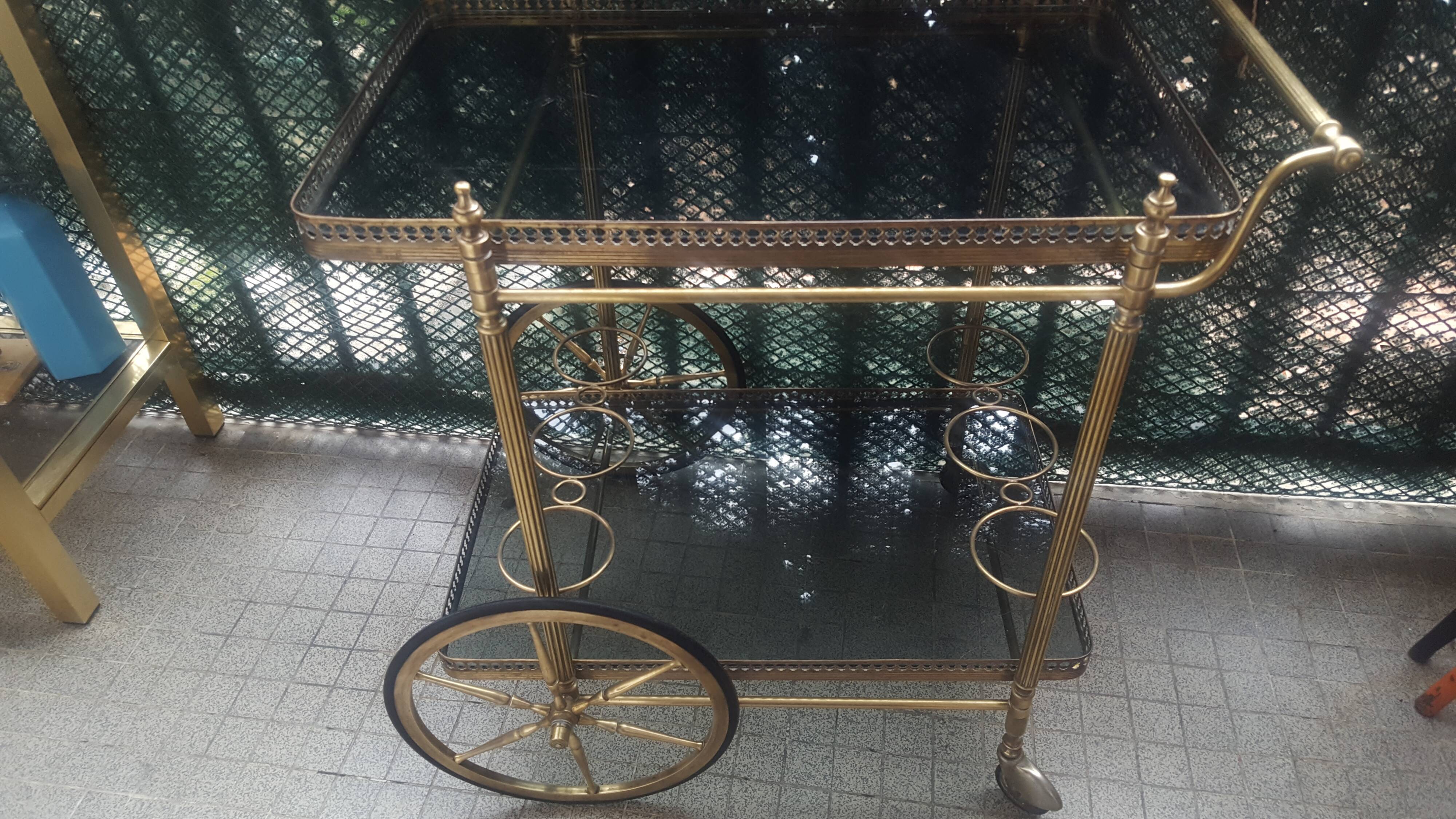 Rolling trolley with wheels