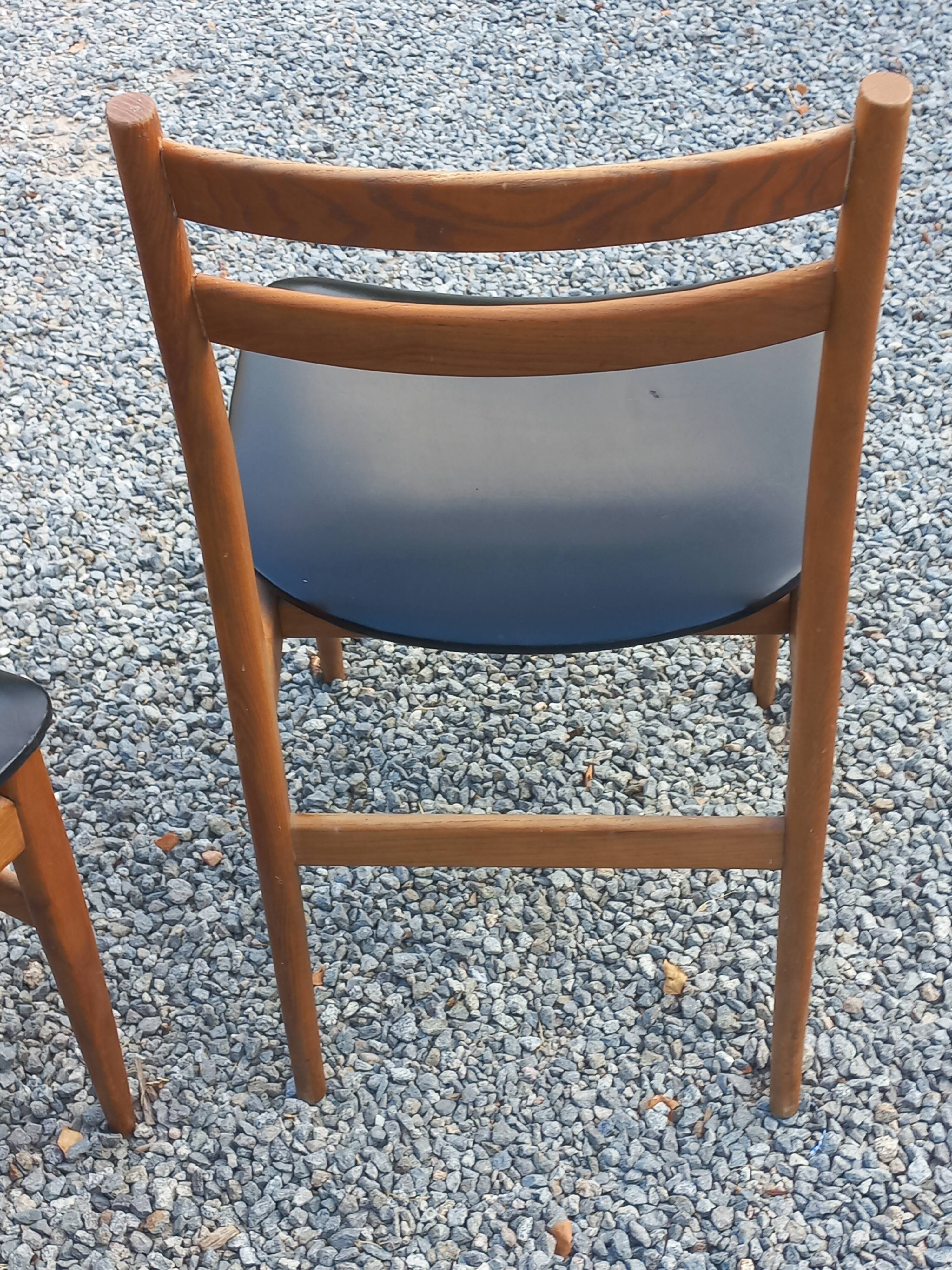 Set of 4 Scandinavian-style teak chairs from the 1970s.