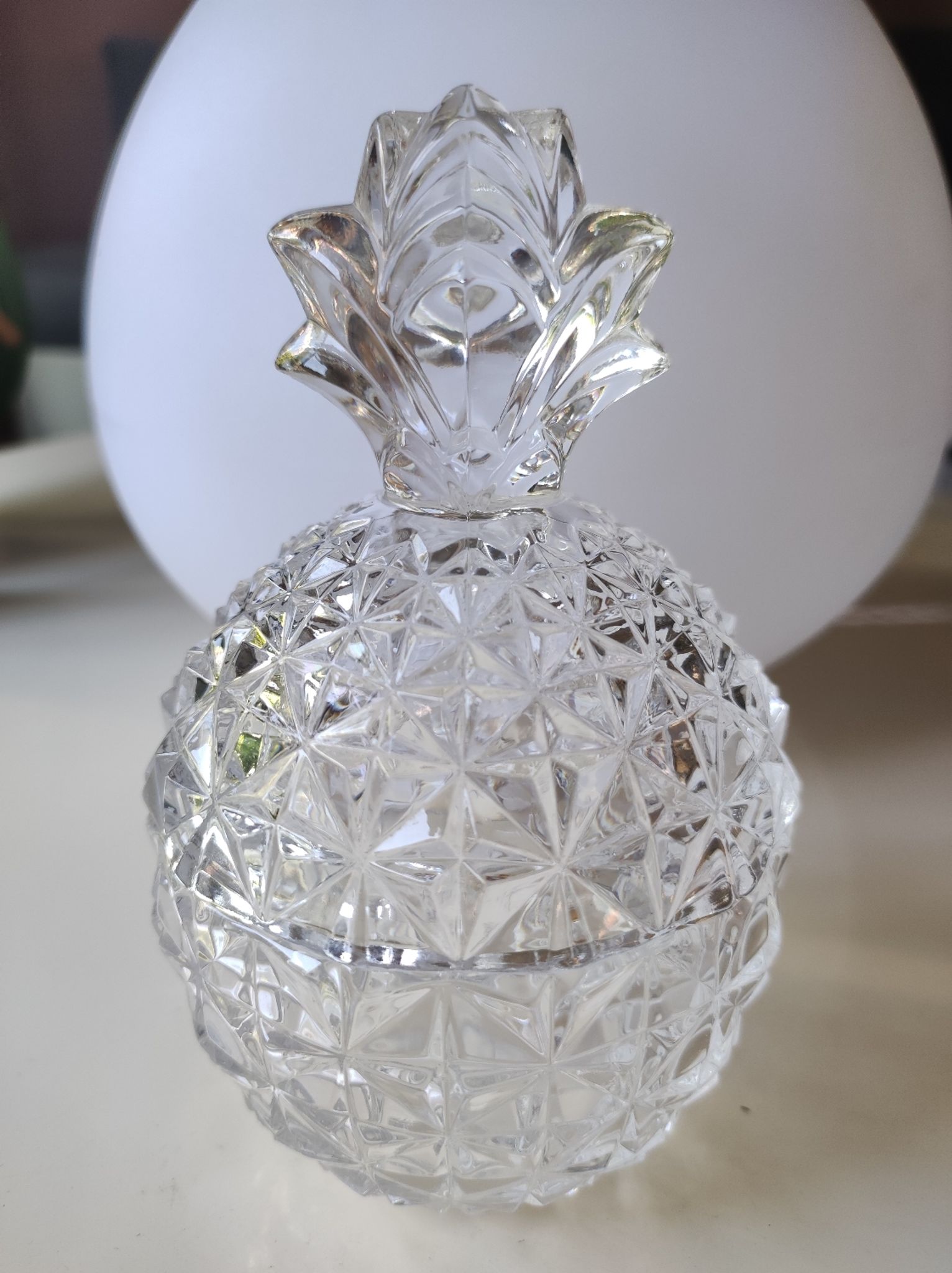 Sugar box in molded crystal