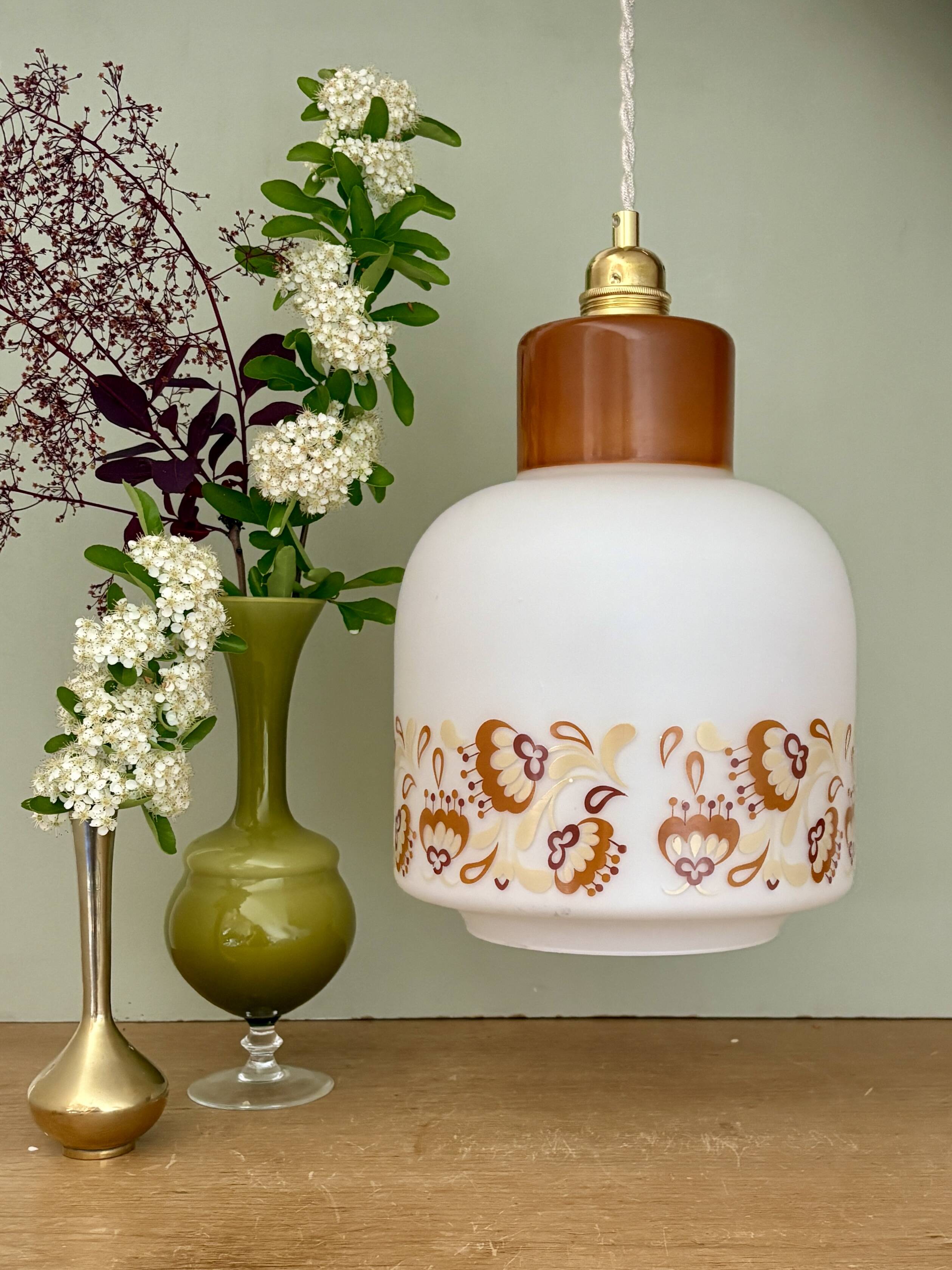 Suspension globe vintage années 70 en opaline