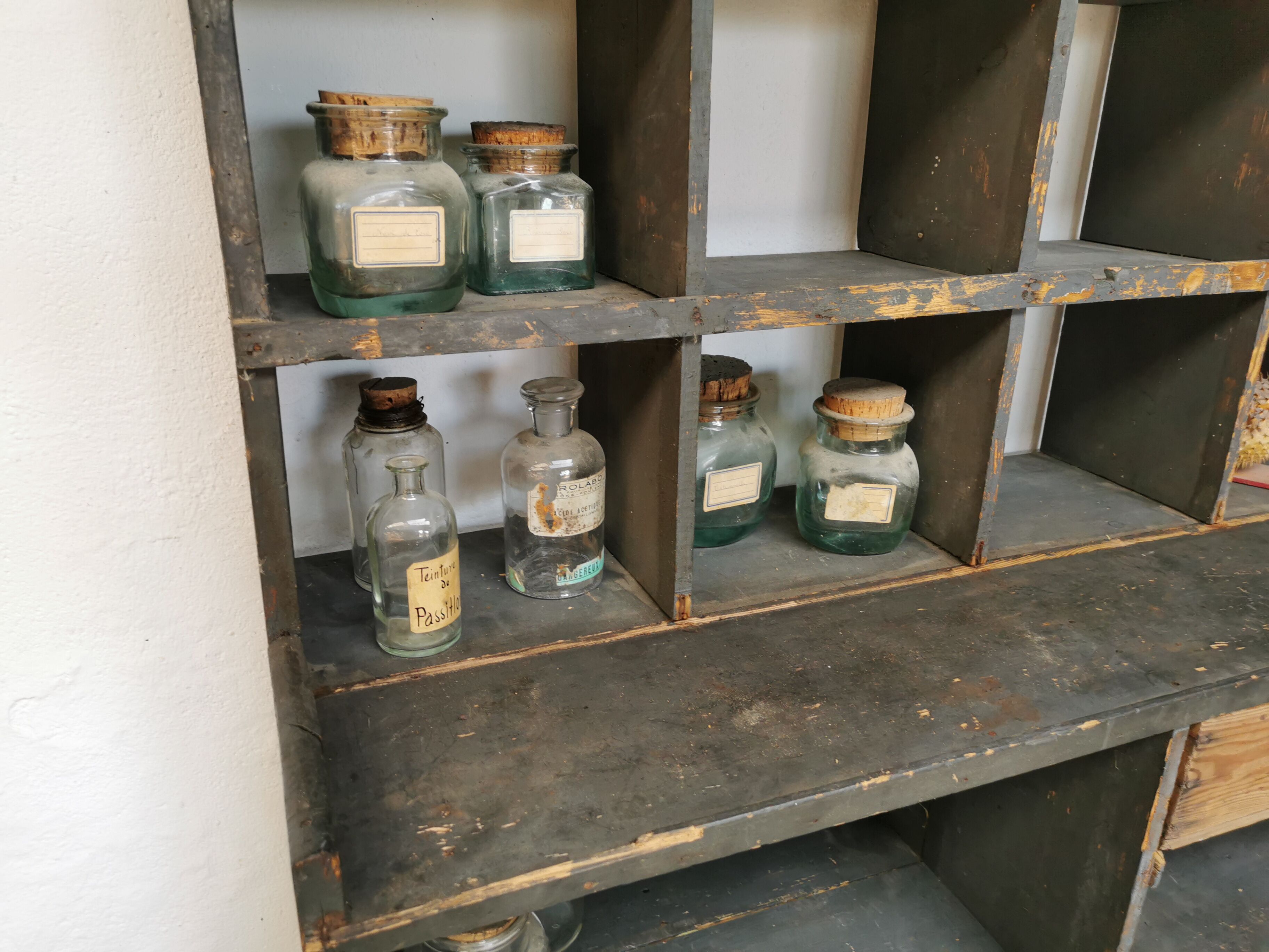 Meuble de métier à casiers bibliothèque