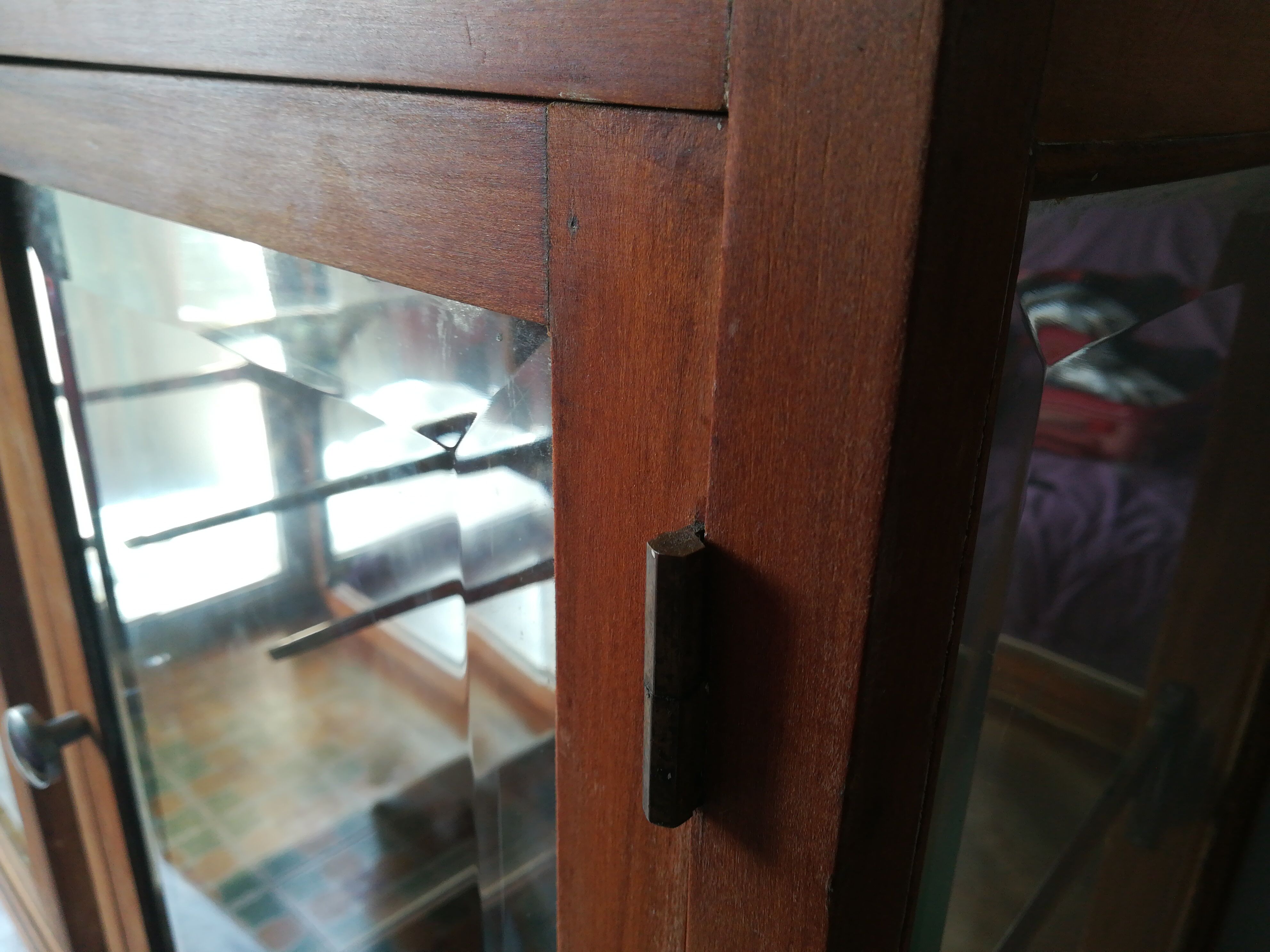 Paire de vitrines en noyer art deco