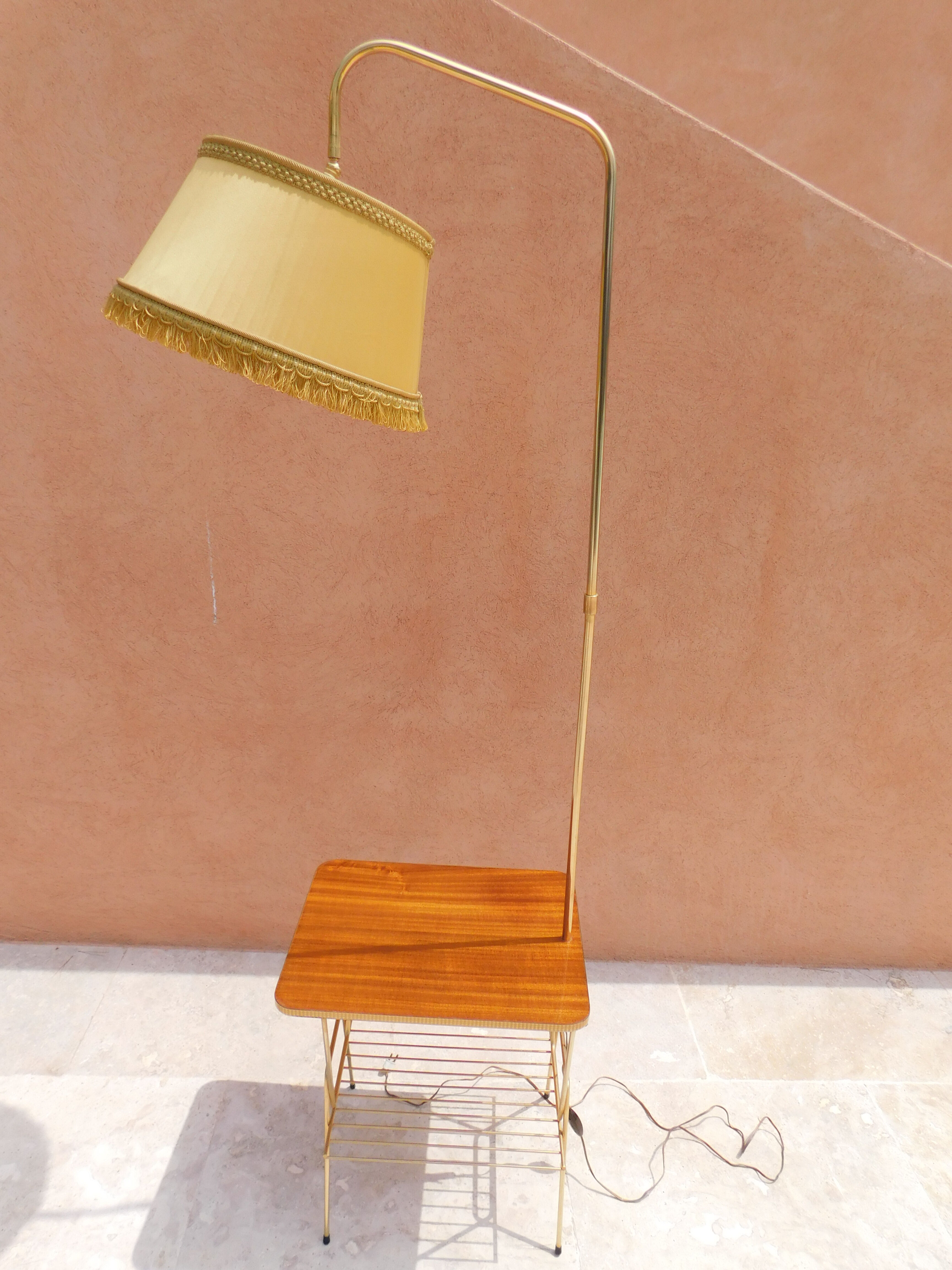 Vintage magazine door lamp