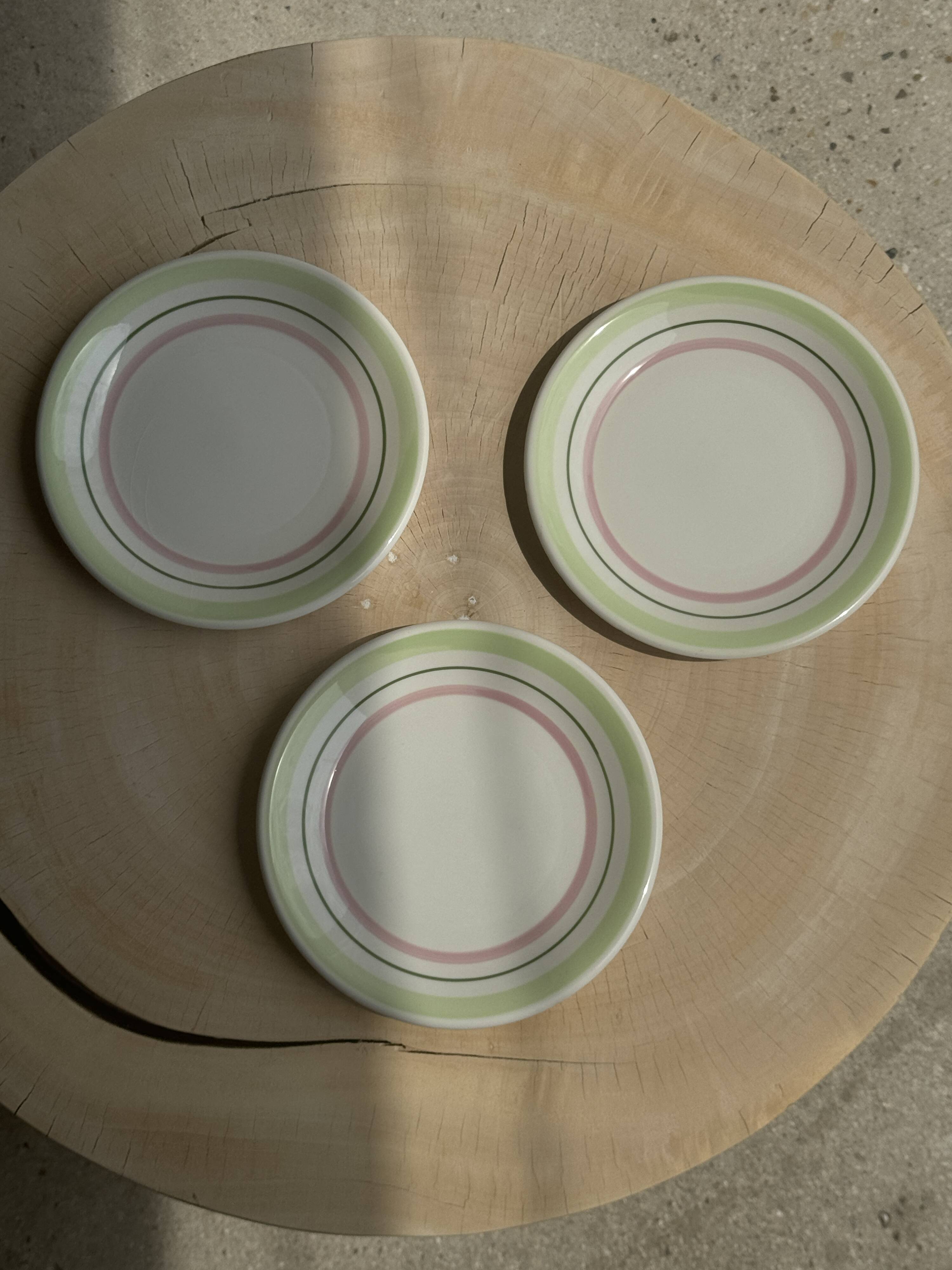 Set of 12 green and pink Italian plates