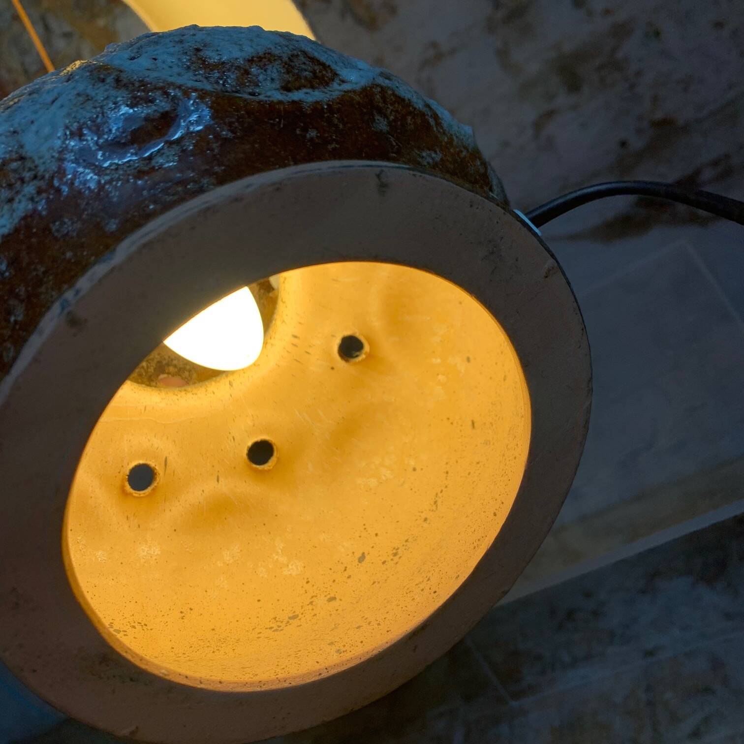 “Fat lava” ceramic lamp from the 60s.