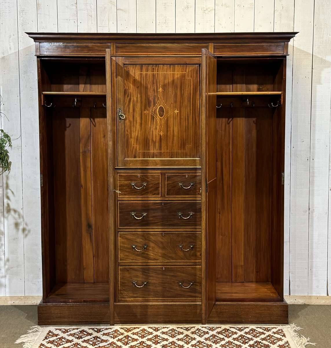 Armoire dressing anglaise en acajou 19ème