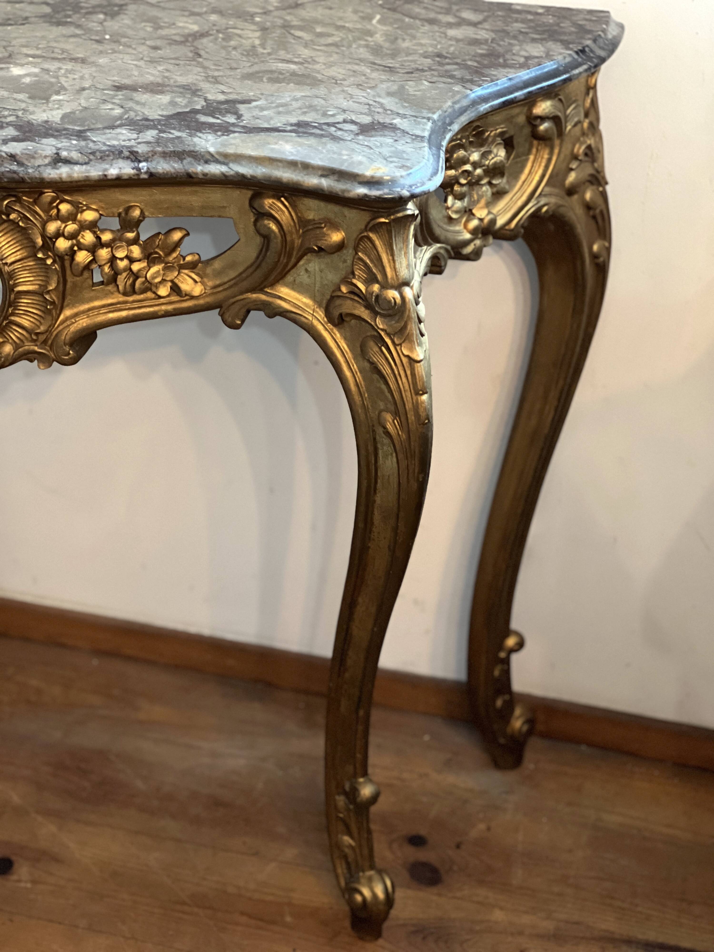 Console en bois doré