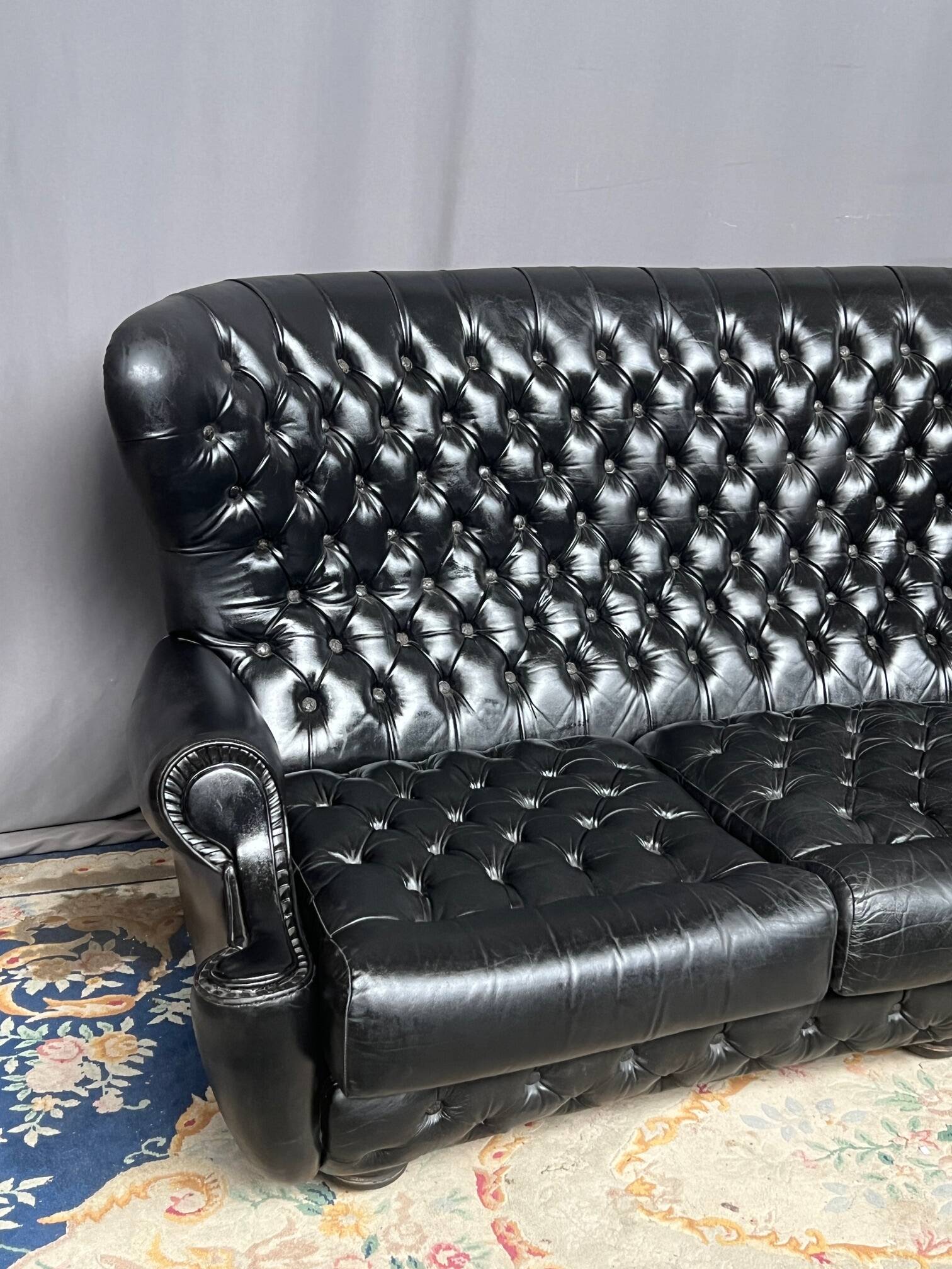 Canapé Chesterfield. Cuir.