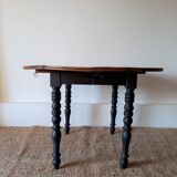 Round table with flaps