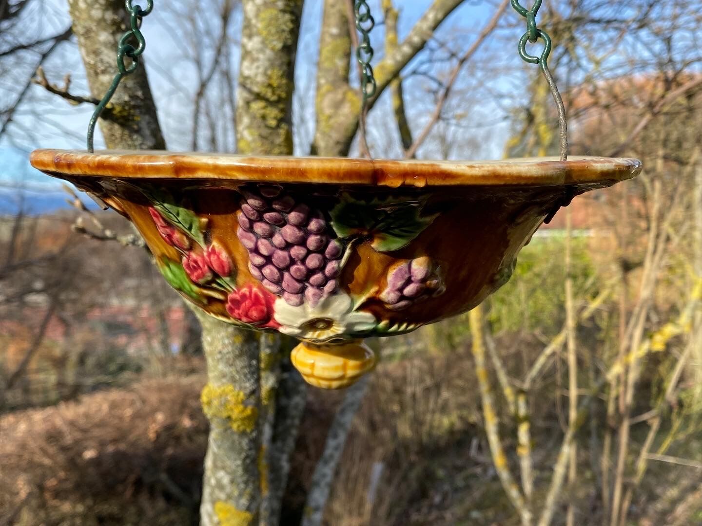 Drinking trough or floral cup in slurry
