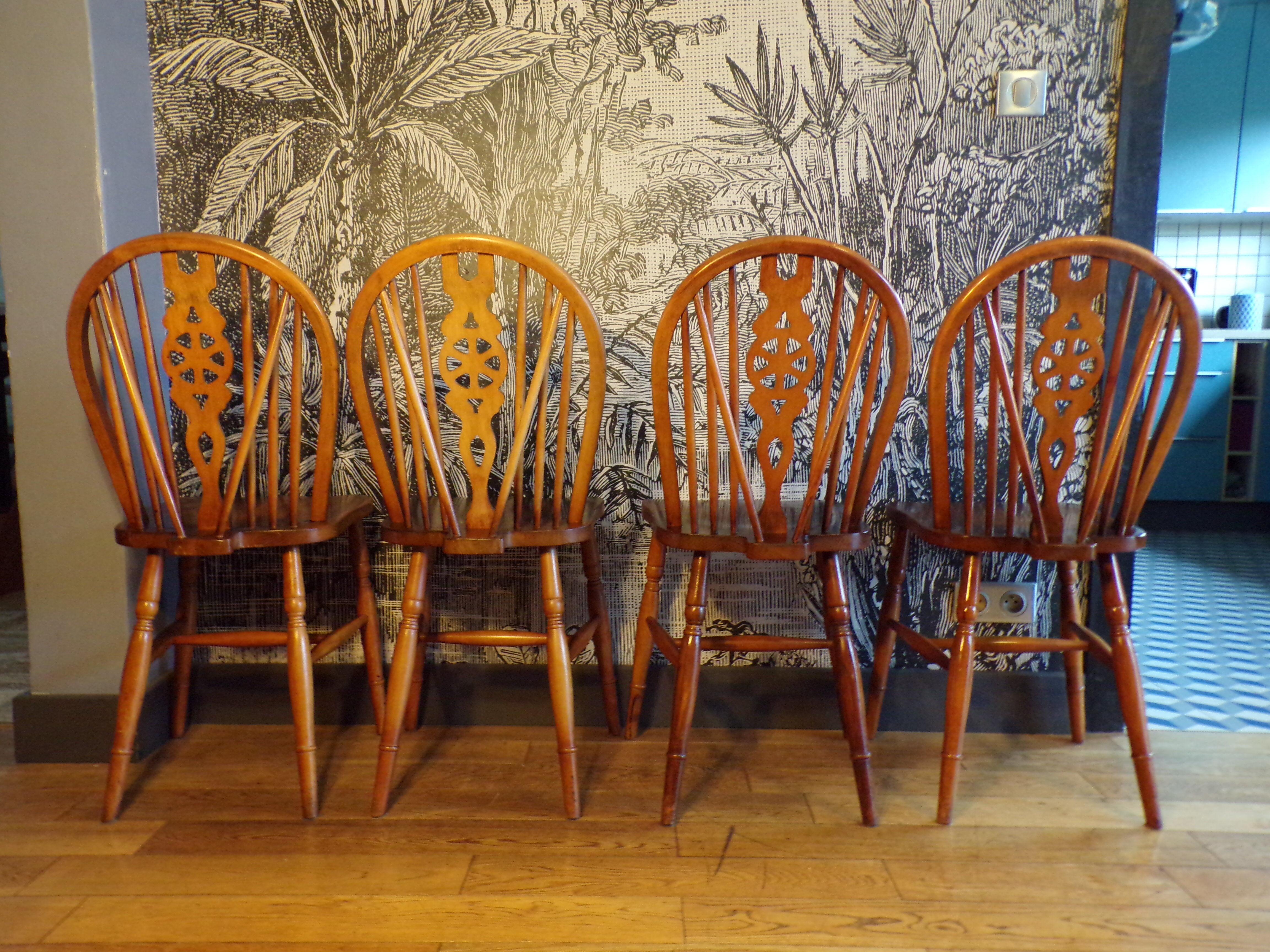 Suite 4 chaises windsor vintage