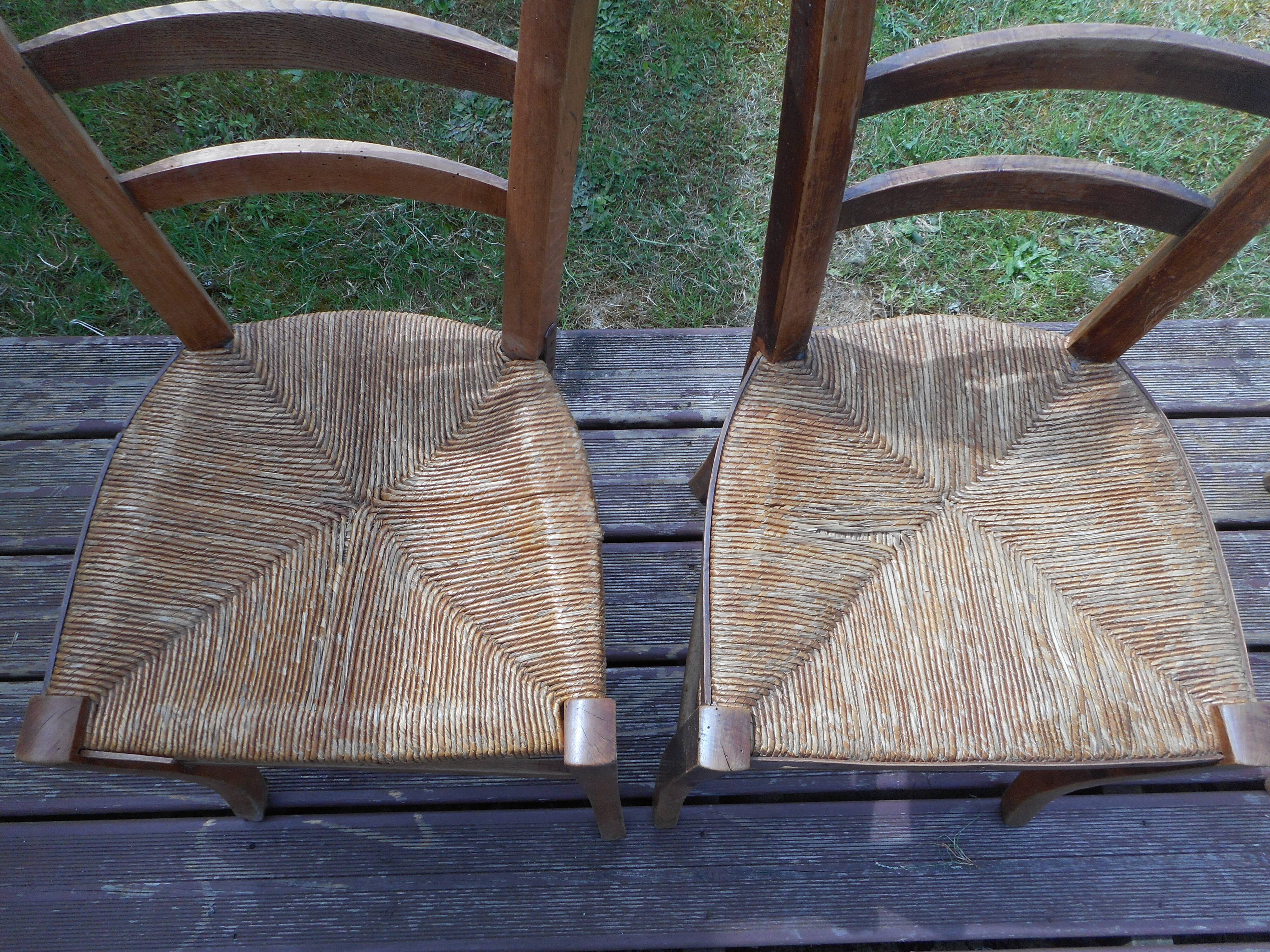 Set of 2 old wooden straw chairs (straw seat)