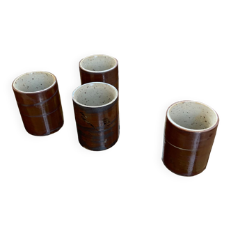 4 stoneware cups