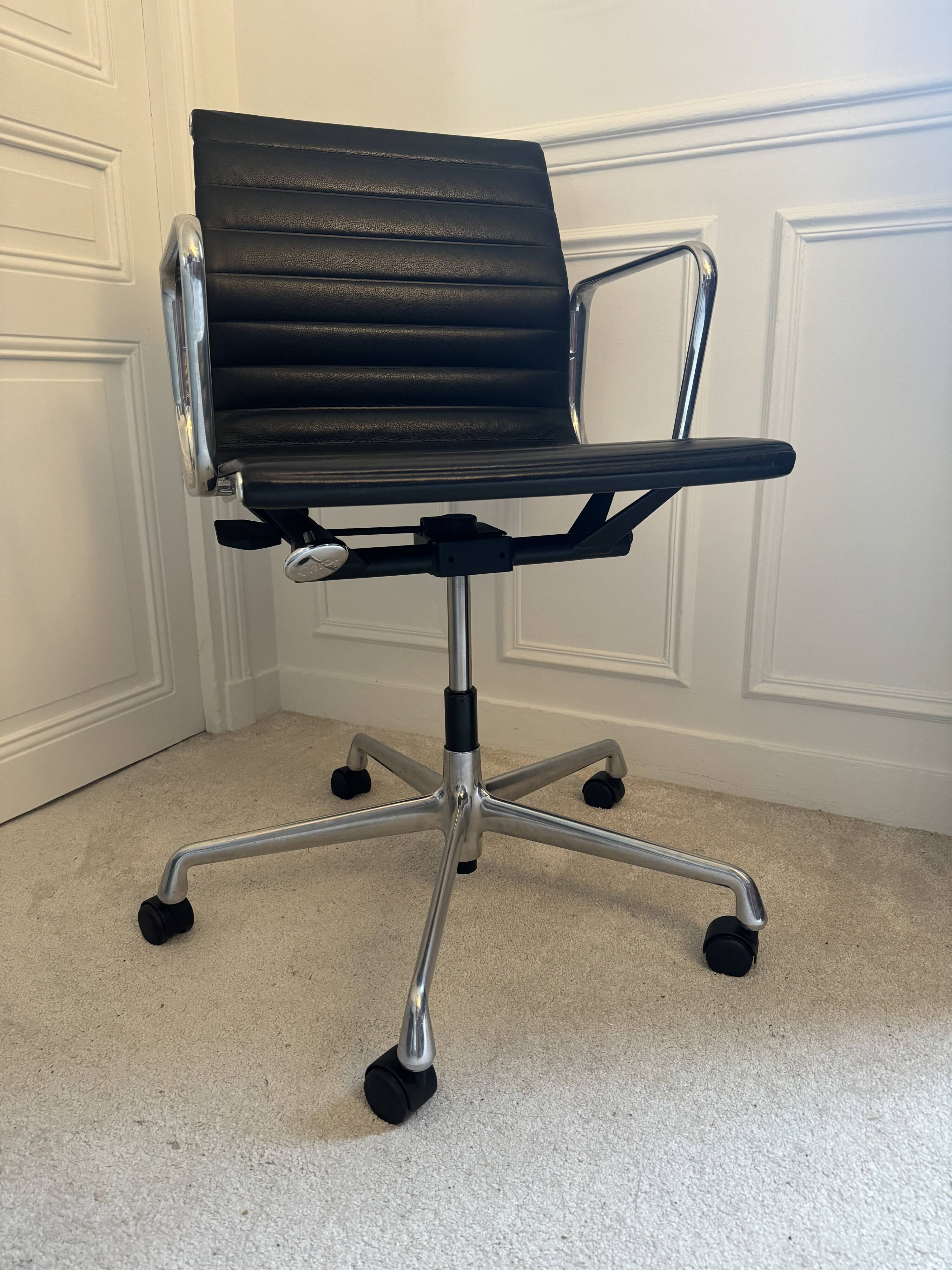 VITRA Office Chair EA 117 Eames Black Leather