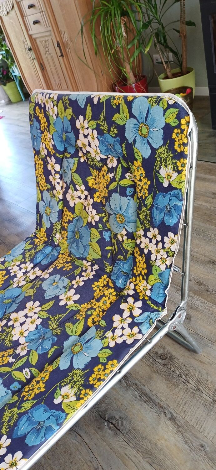 60s/70s chaise longue with floral fabric