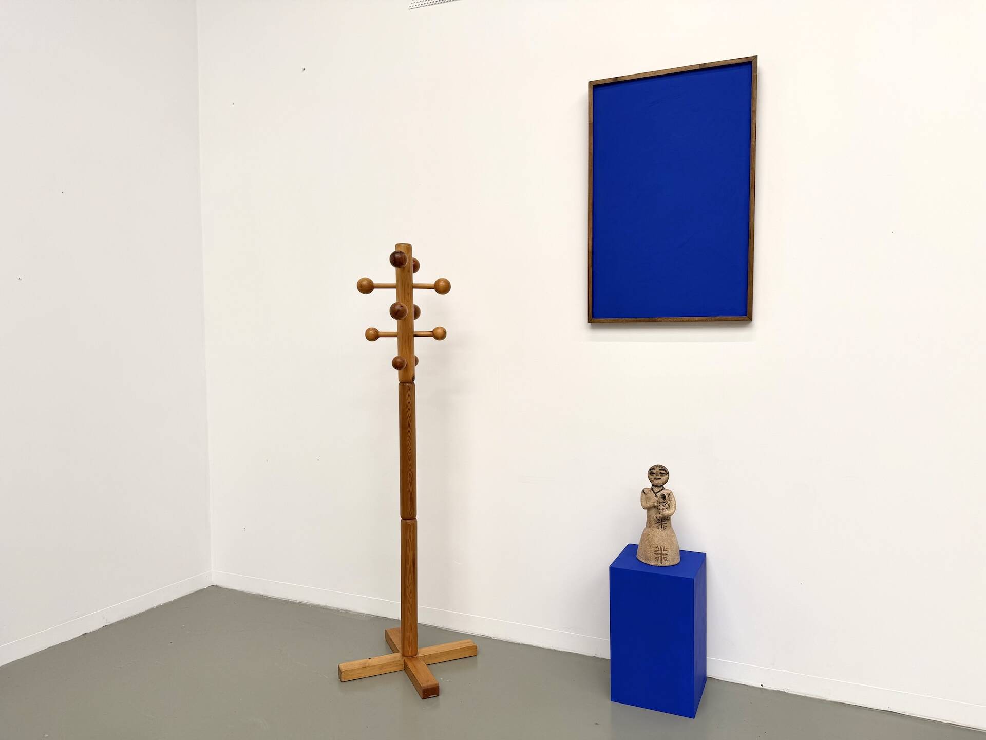 Free-standing coat rack in solid pine, Les Arcs, 1970s