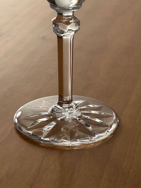 9 flûtes à champagne en cristal taillé Saint Louis
